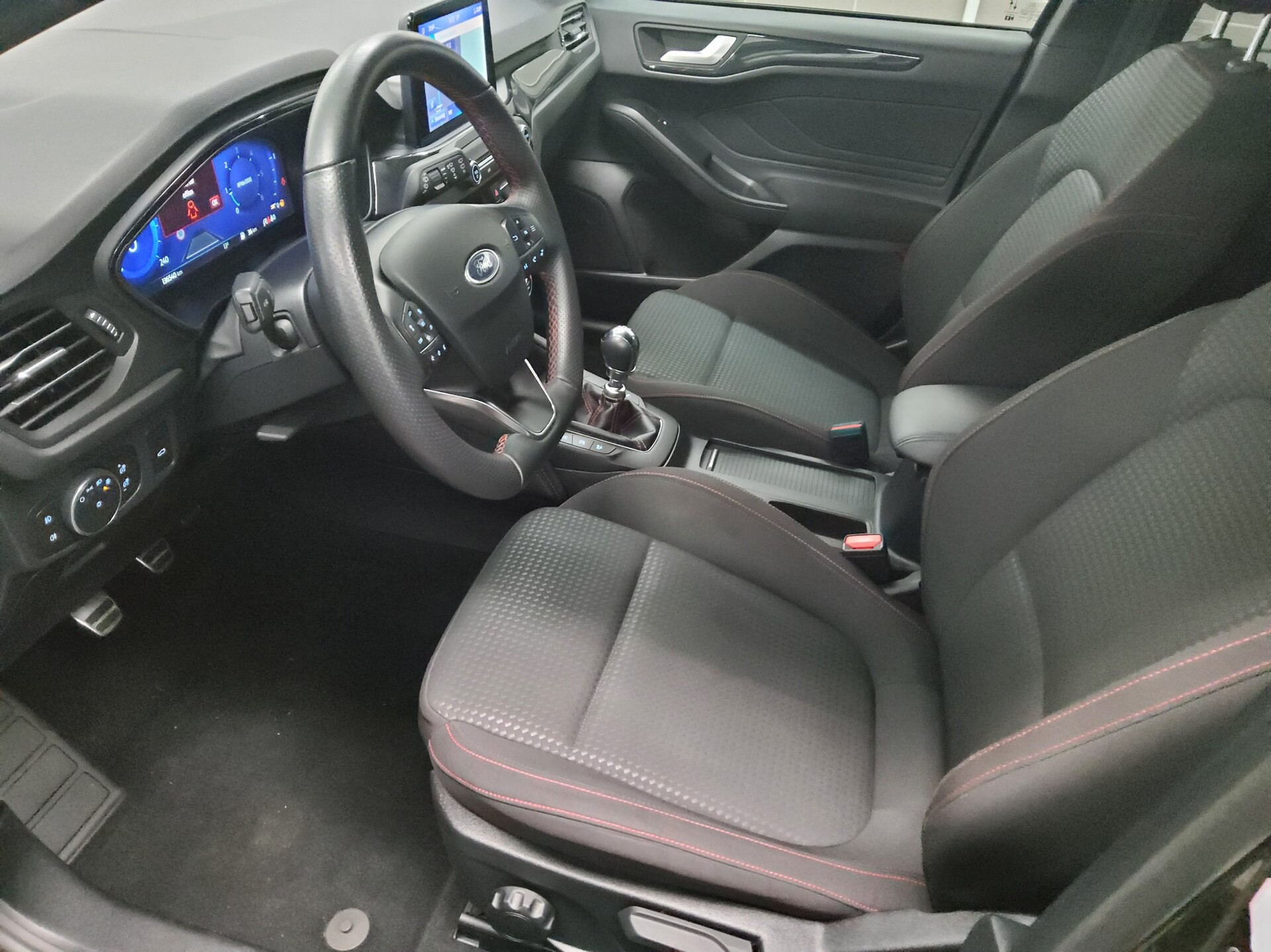 Ford Focus Turnier 1.5 EB ST-Line X Navi DC LED RFK 9