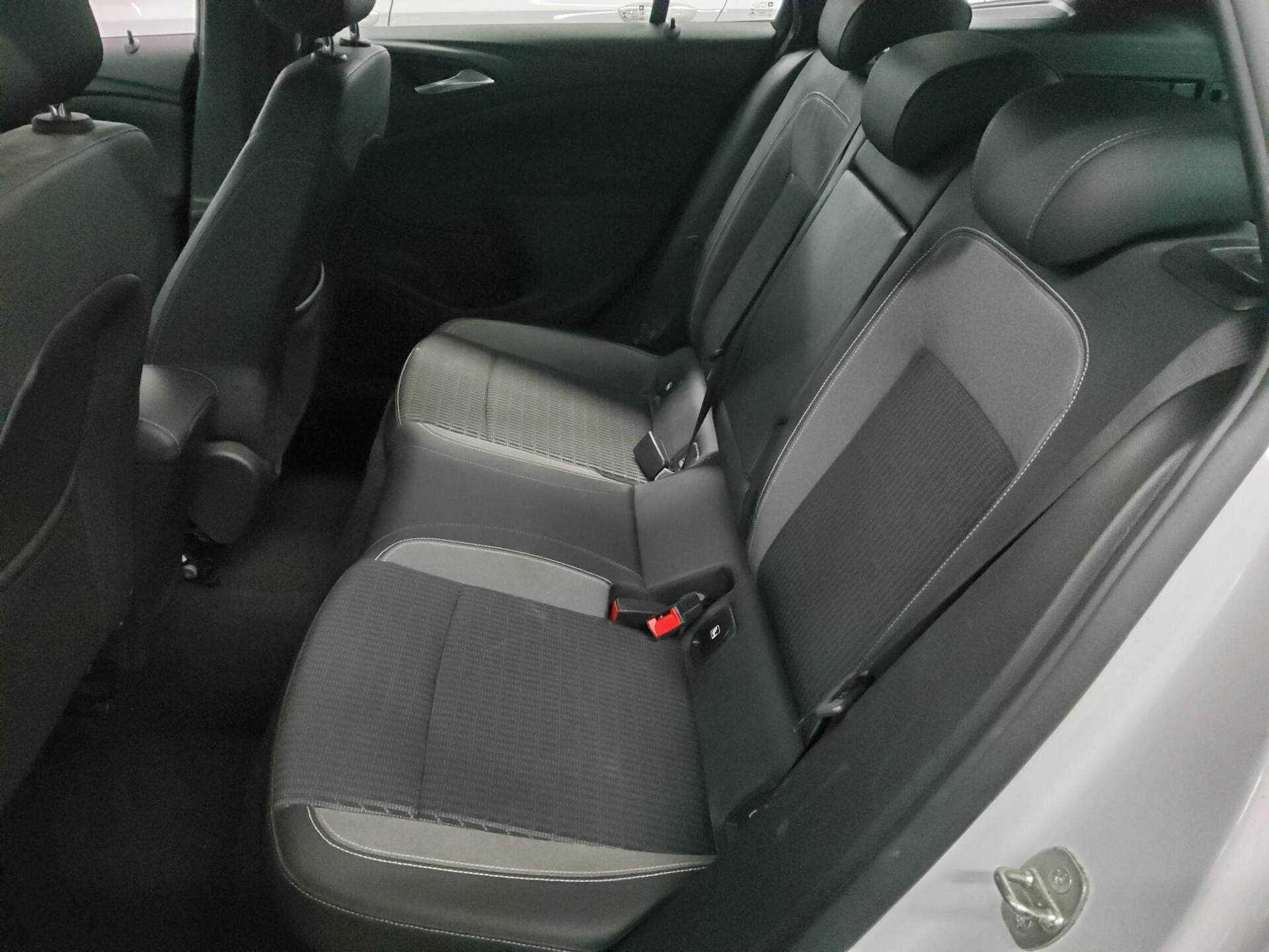 Opel Astra ST 1.5 D Business Elegance Navi LED RFK 13