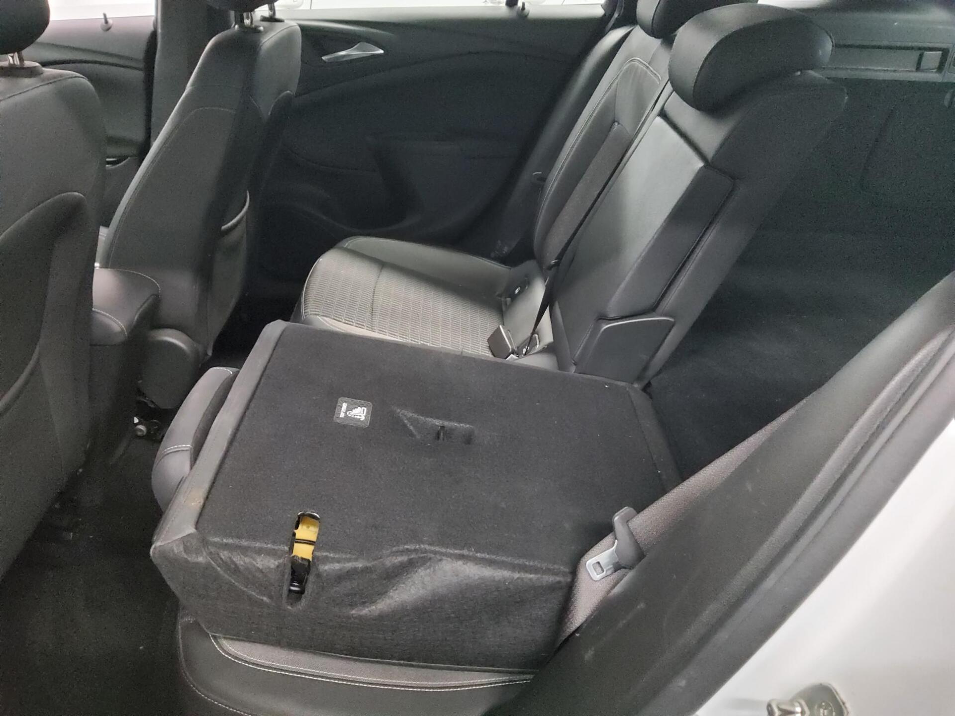 Opel Astra ST 1.5 D Business Elegance Navi LED RFK 12