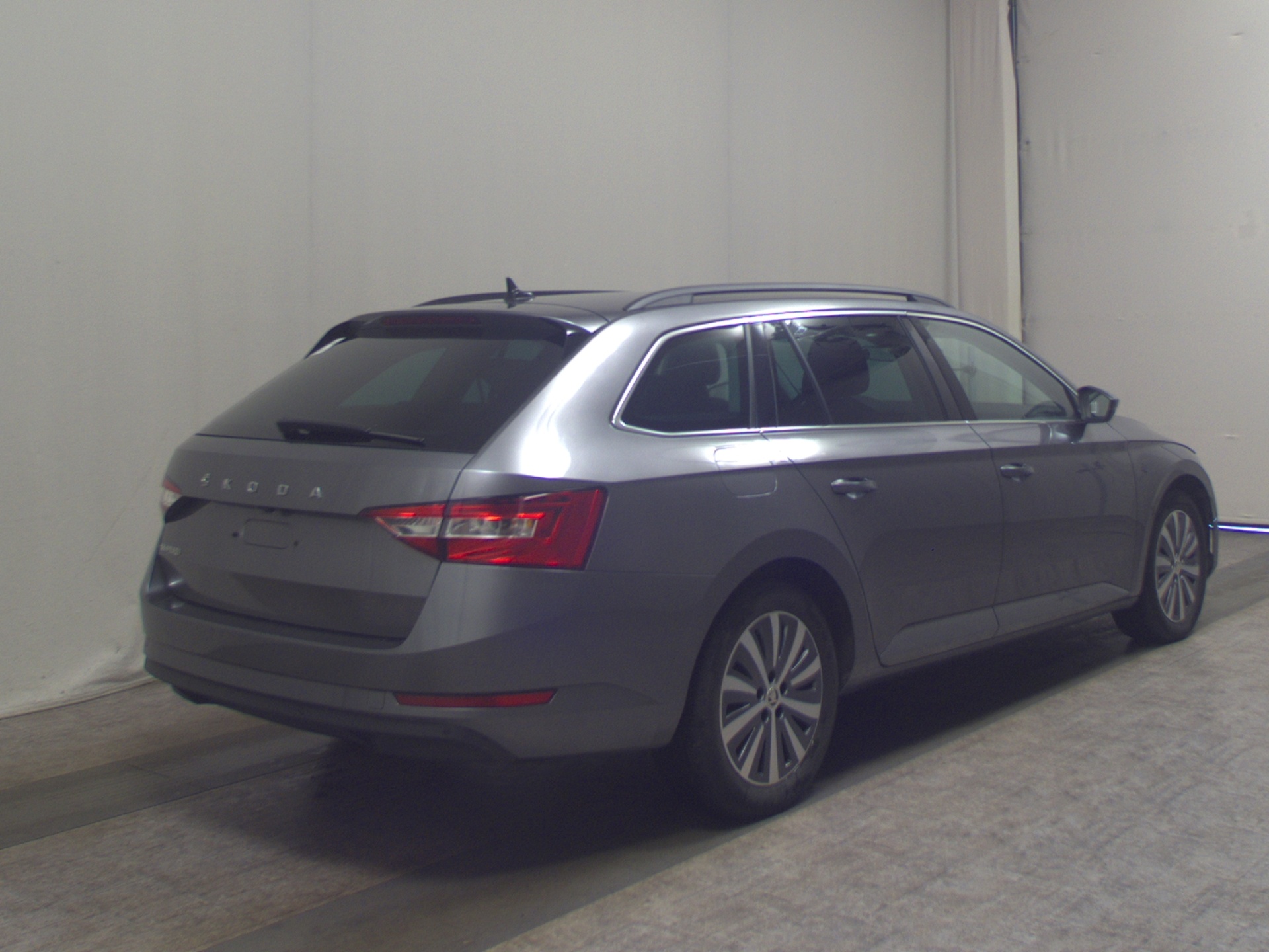 Skoda Superb Kombi 2.0 TDI Ambition Navi AID RFK AHK 4