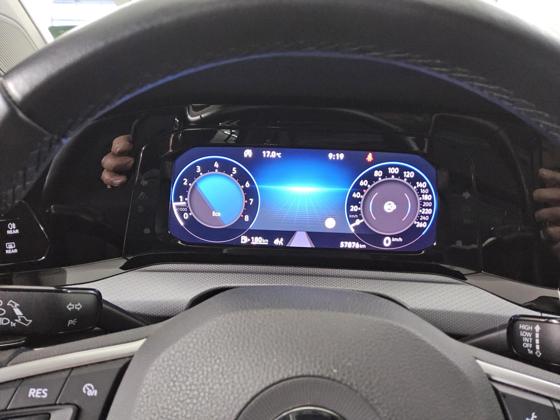 Volkswagen Golf-8 1.5 TSI Active Navi LED+ HuD StandHzg ACC 8