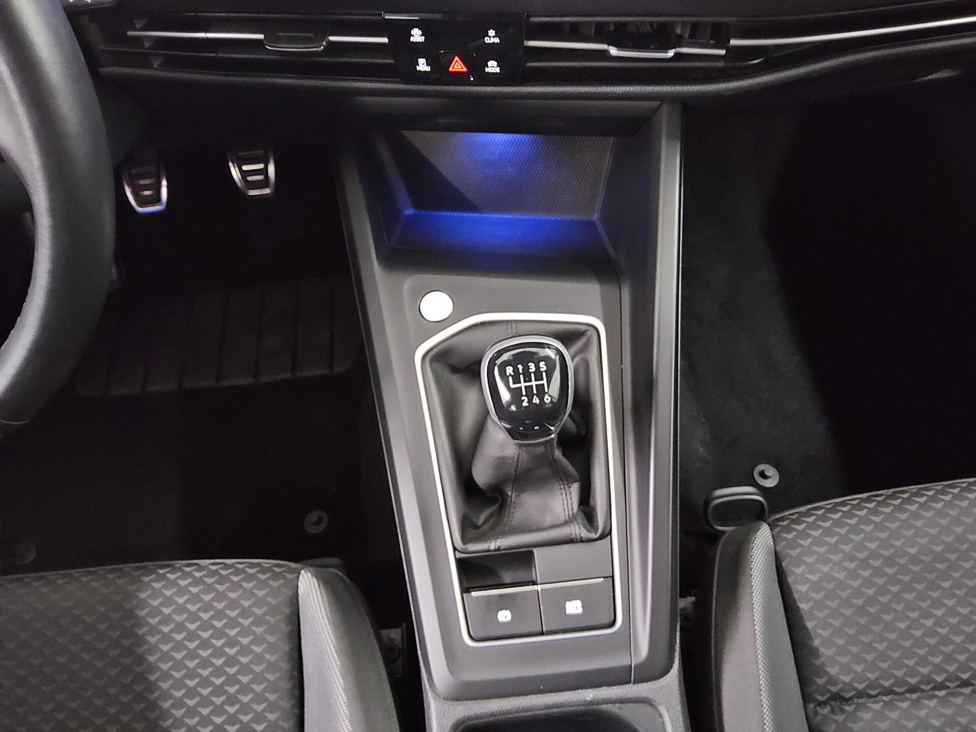 Volkswagen Golf-8 1.5 TSI Active Navi LED+ HuD StandHzg ACC 6