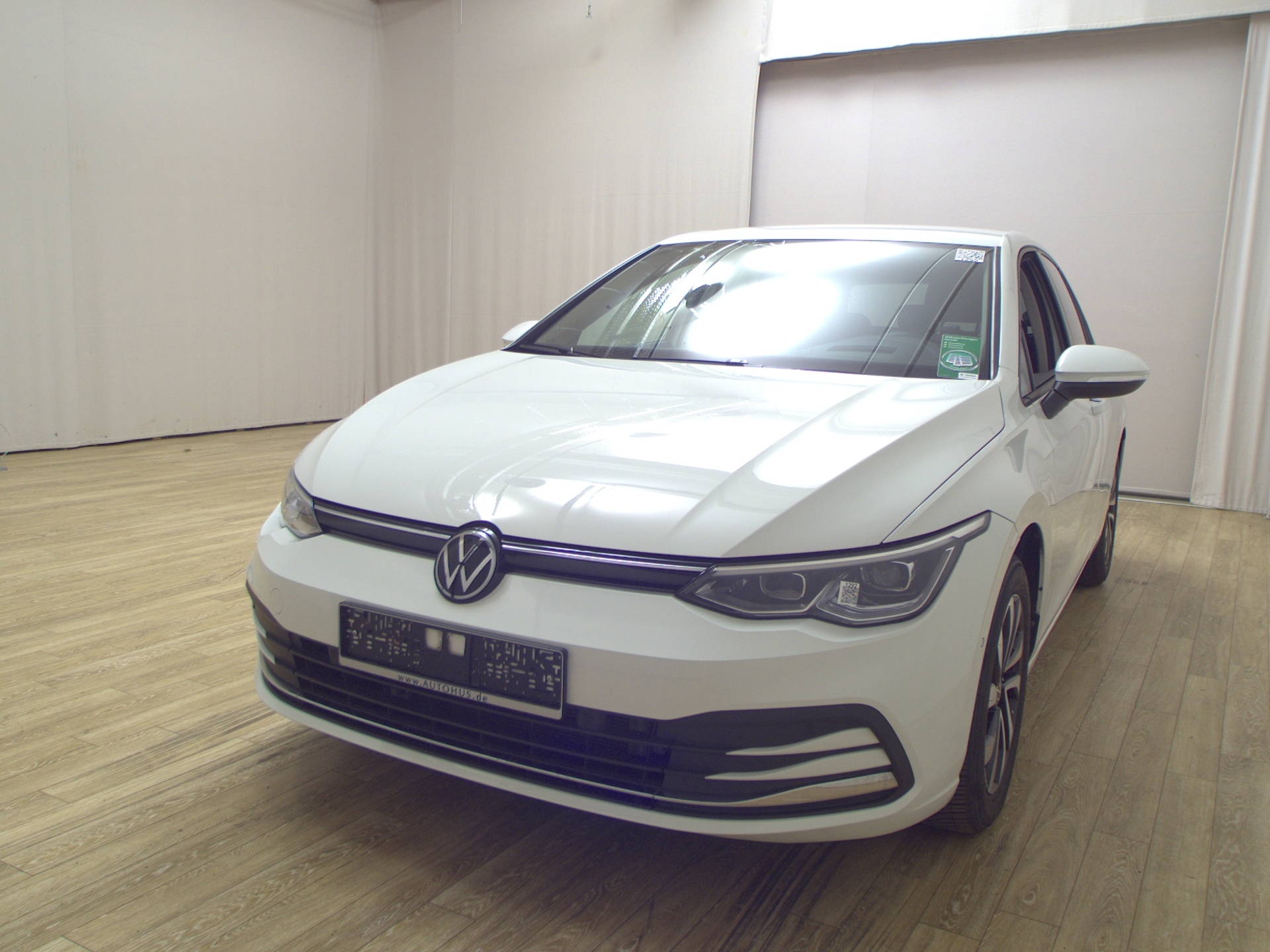 Volkswagen Golf-8 1.5 TSI Active Navi LED+ HuD StandHzg ACC 2