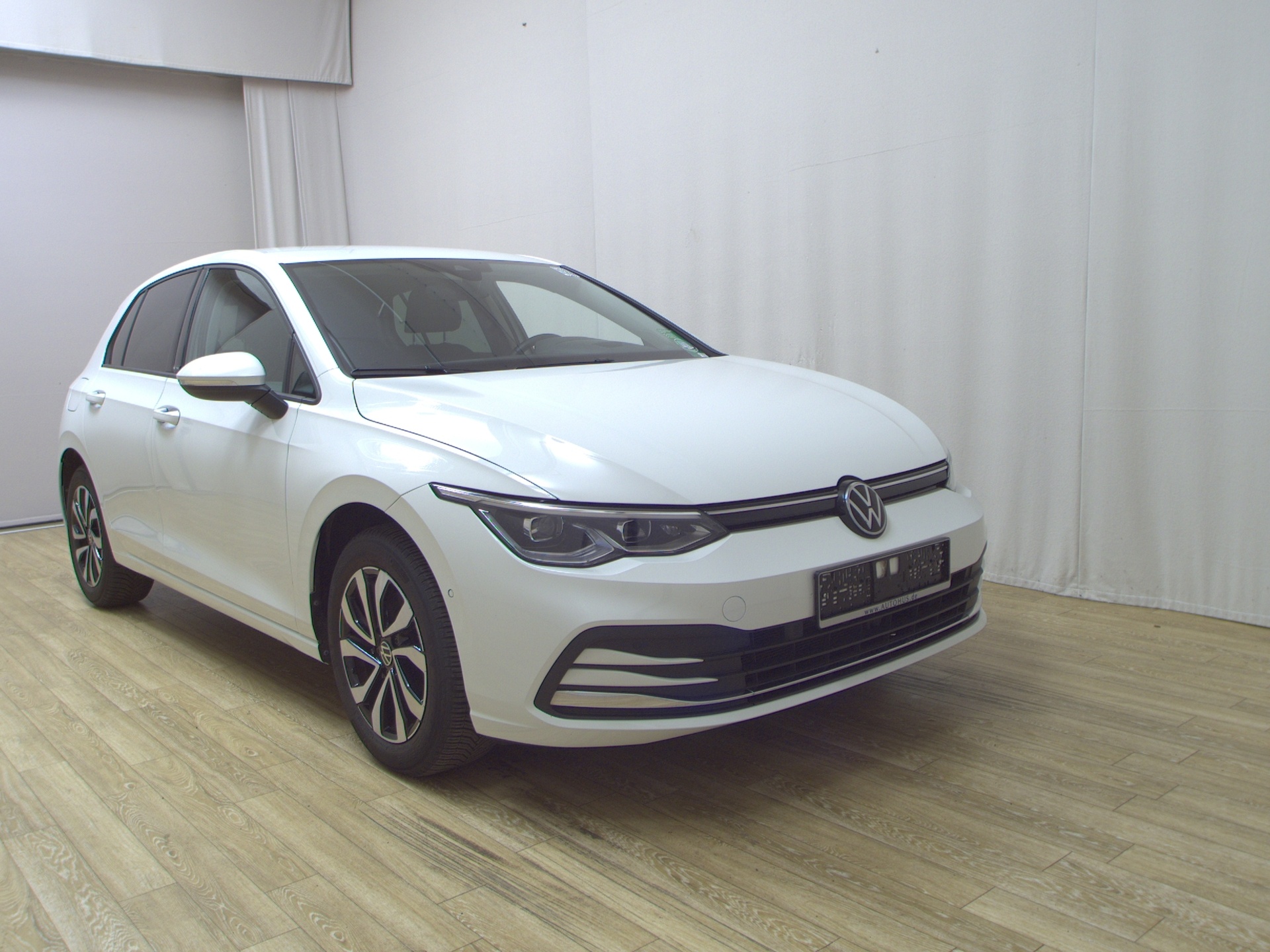 Volkswagen Golf-8 1.5 TSI Active Navi LED+ HuD StandHzg ACC 3