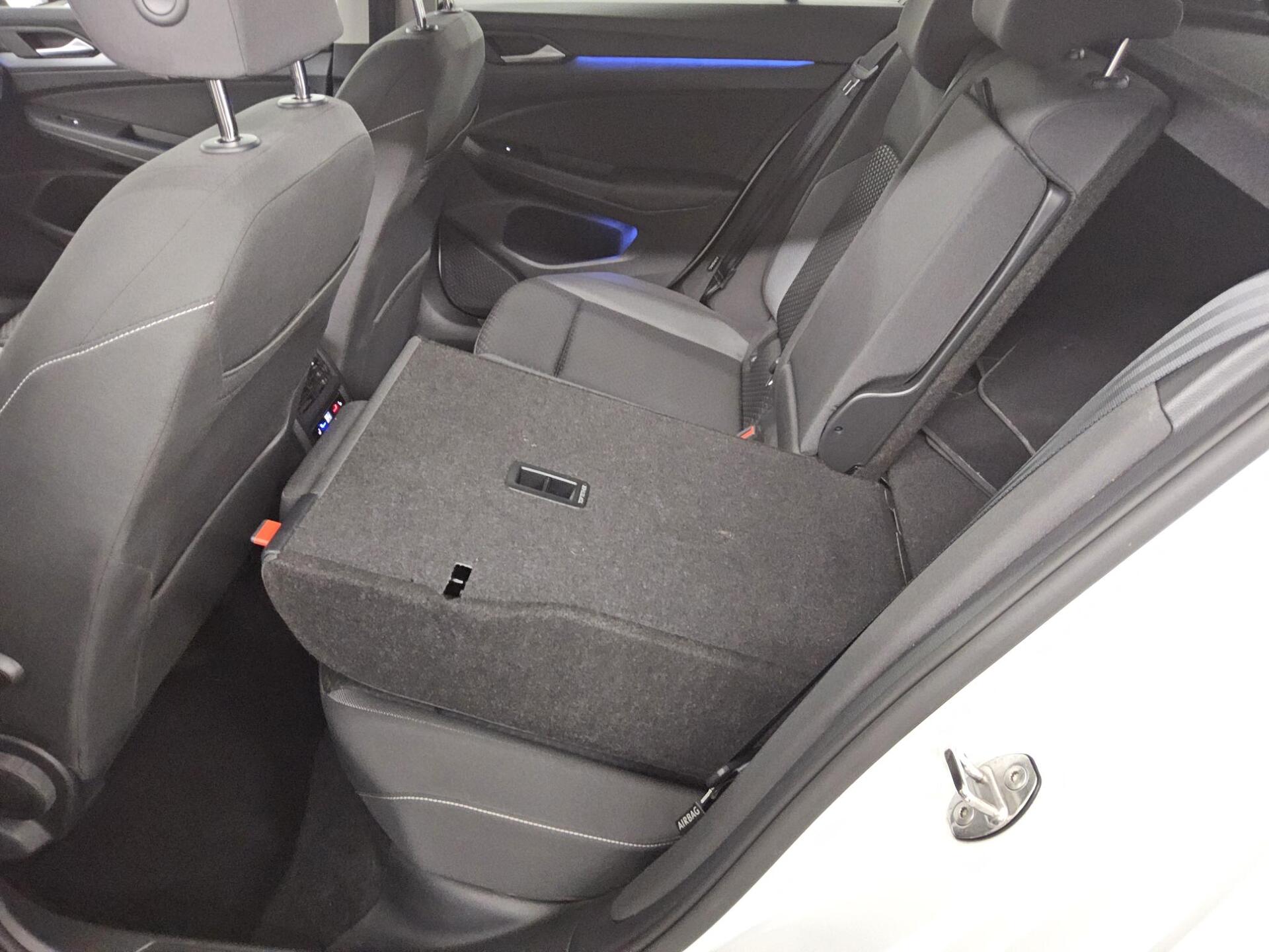 Volkswagen Golf-8 1.5 TSI Active Navi LED+ HuD StandHzg ACC 13