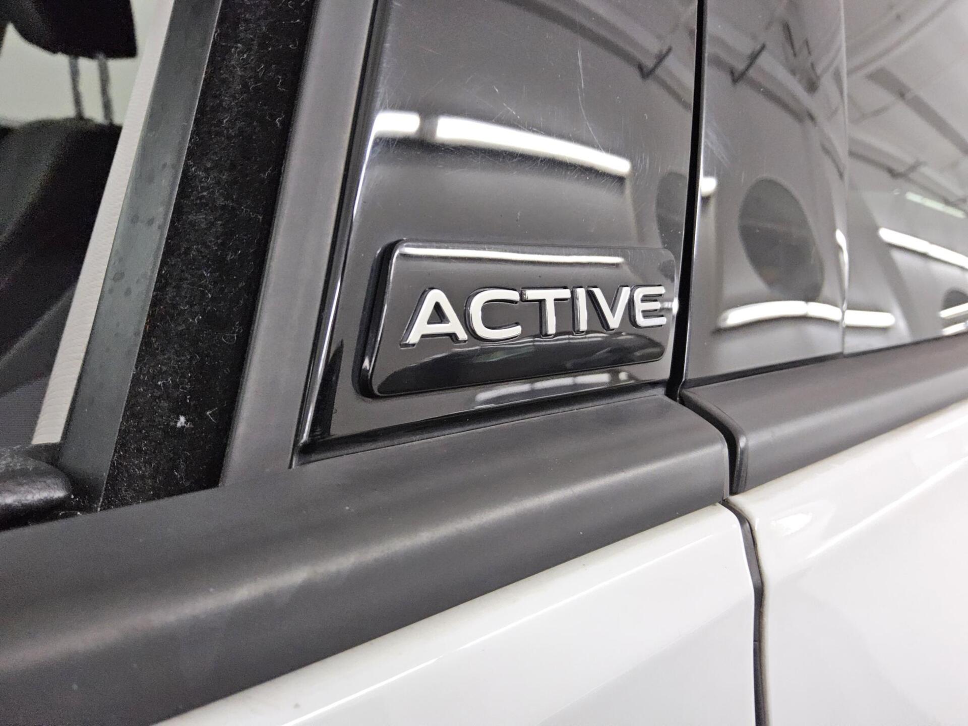 Volkswagen Golf-8 1.5 TSI Active Navi LED+ HuD StandHzg ACC 12