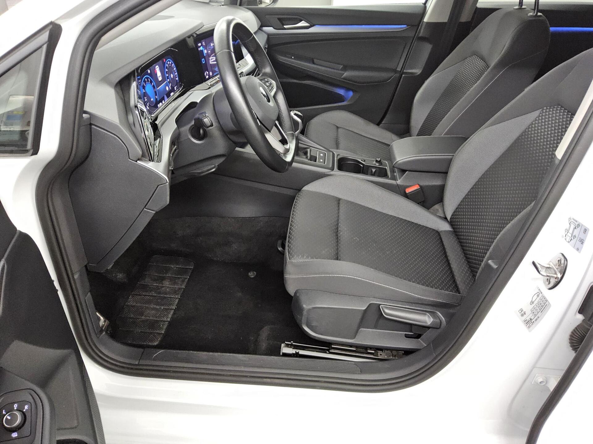 Volkswagen Golf-8 1.5 TSI Active Navi LED+ HuD StandHzg ACC 9