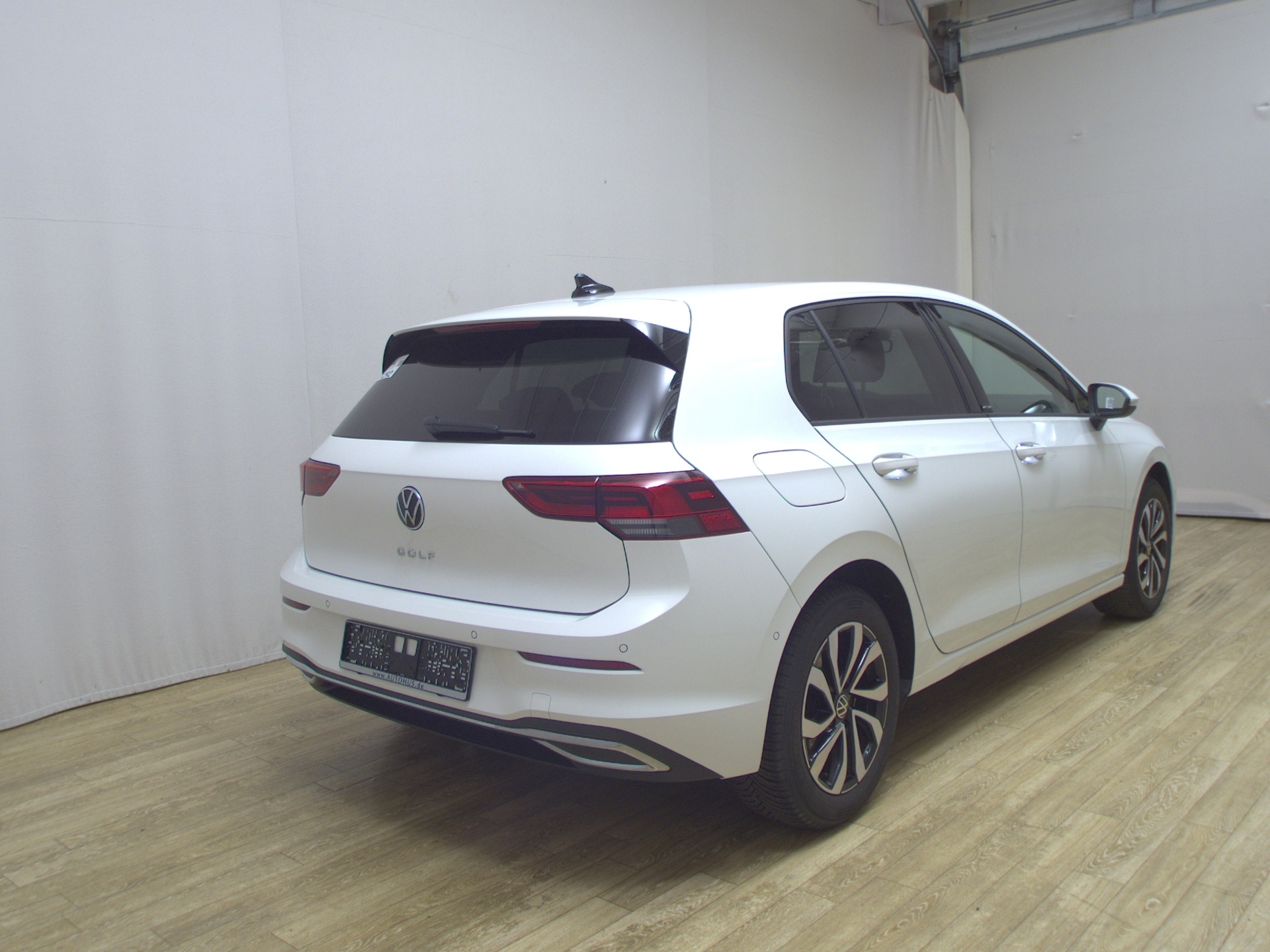 Volkswagen Golf-8 1.5 TSI Active Navi LED+ HuD StandHzg ACC 4