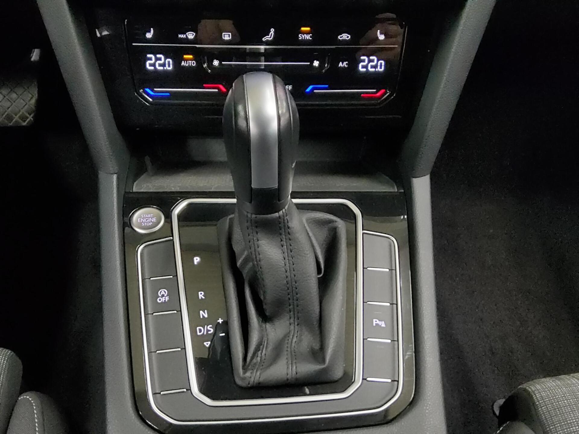 Volkswagen Passat Var. 2.0 TDI Business Navi LED AID AHK 6