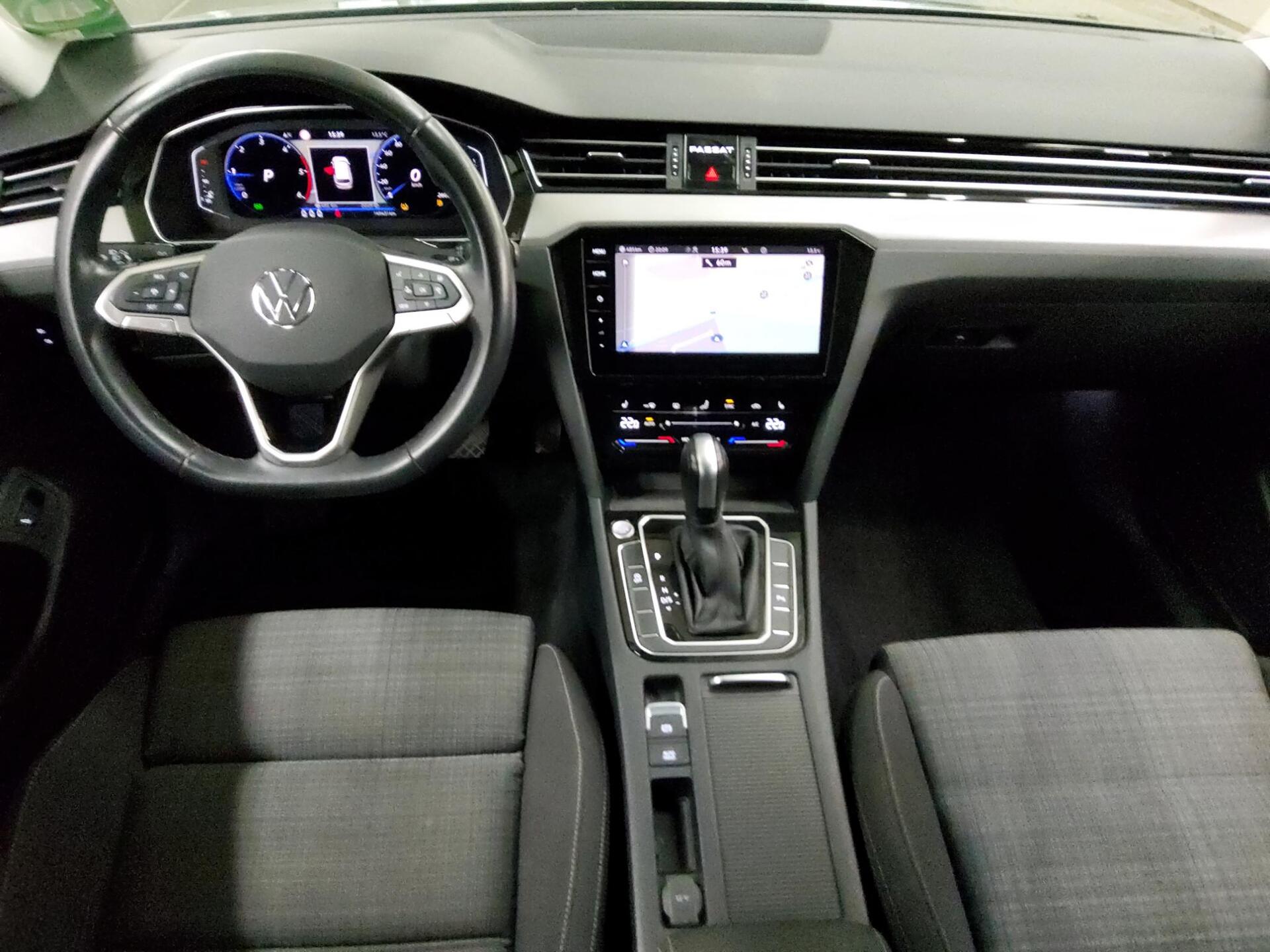 Volkswagen Passat Var. 2.0 TDI Business Navi LED AID AHK 5
