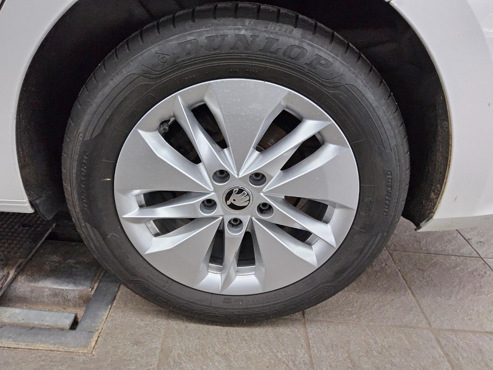 Skoda Octavia Kombi 2.0 TDI Ambition Navi LED vc AHK 11