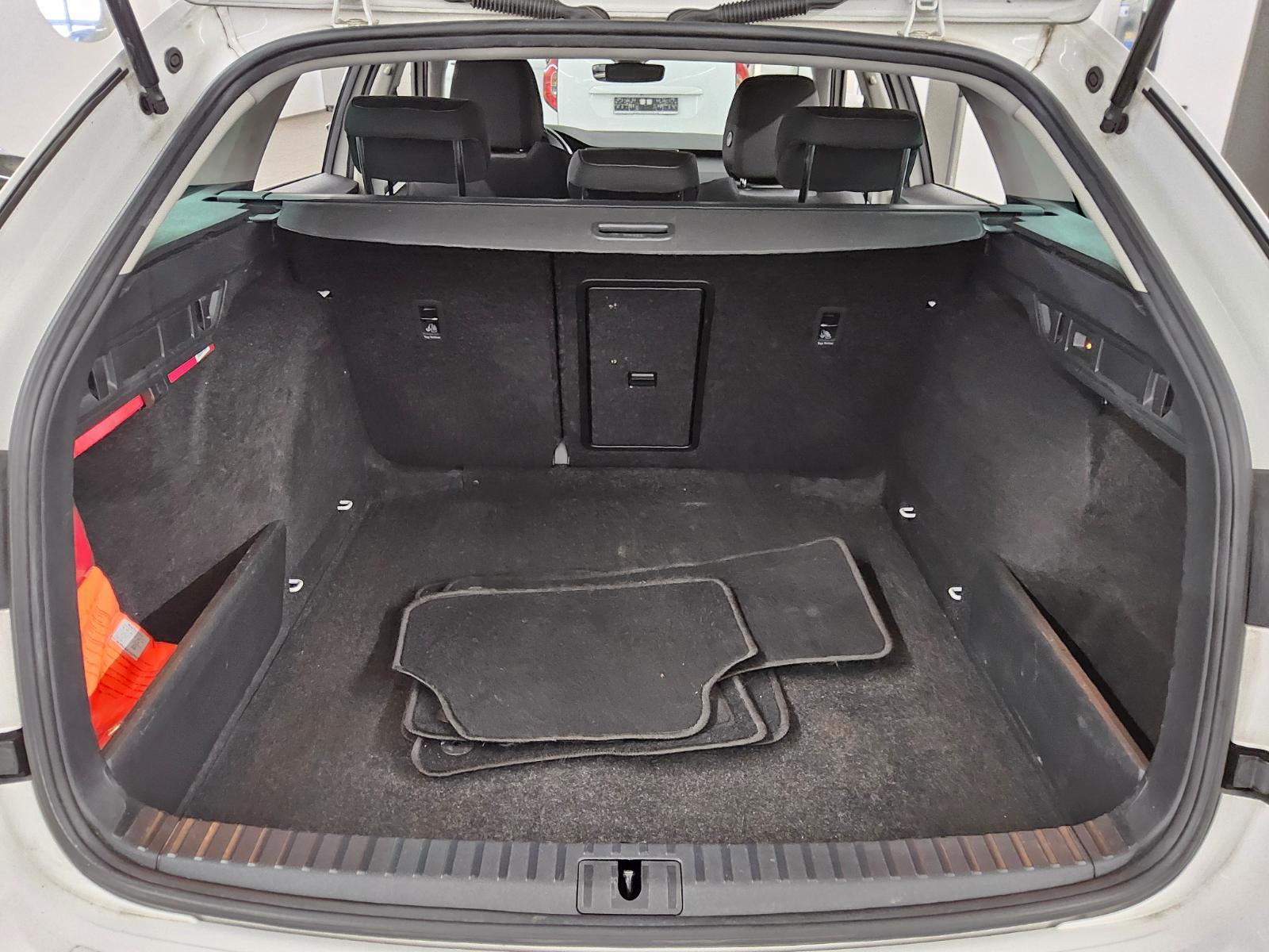 Skoda Octavia Kombi 2.0 TDI Ambition Navi LED vc AHK 12