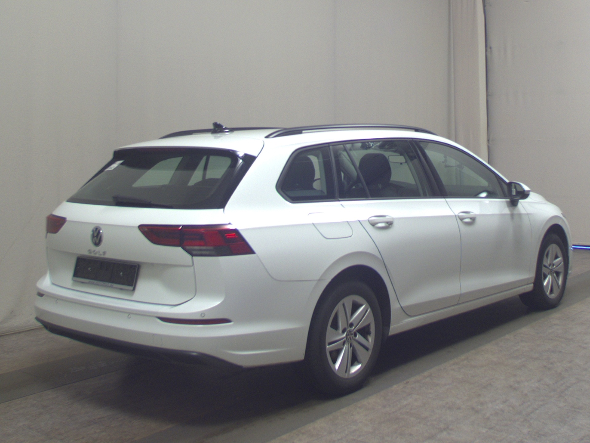 Volkswagen Golf-8 Var. 2.0 TDI LED DC PDC 4