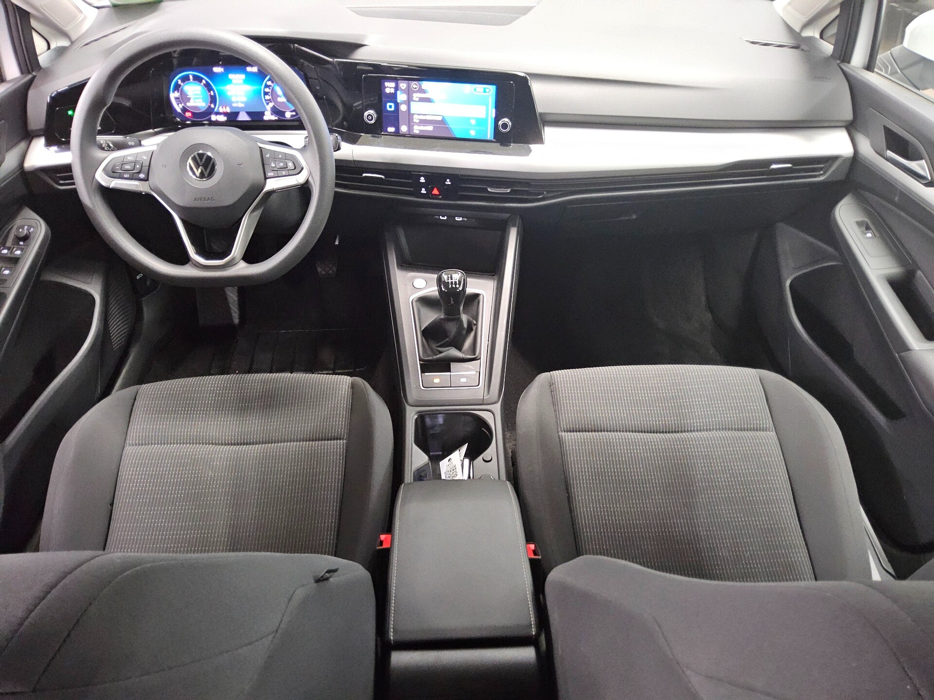 Volkswagen Golf-8 Var. 2.0 TDI LED DC PDC 5