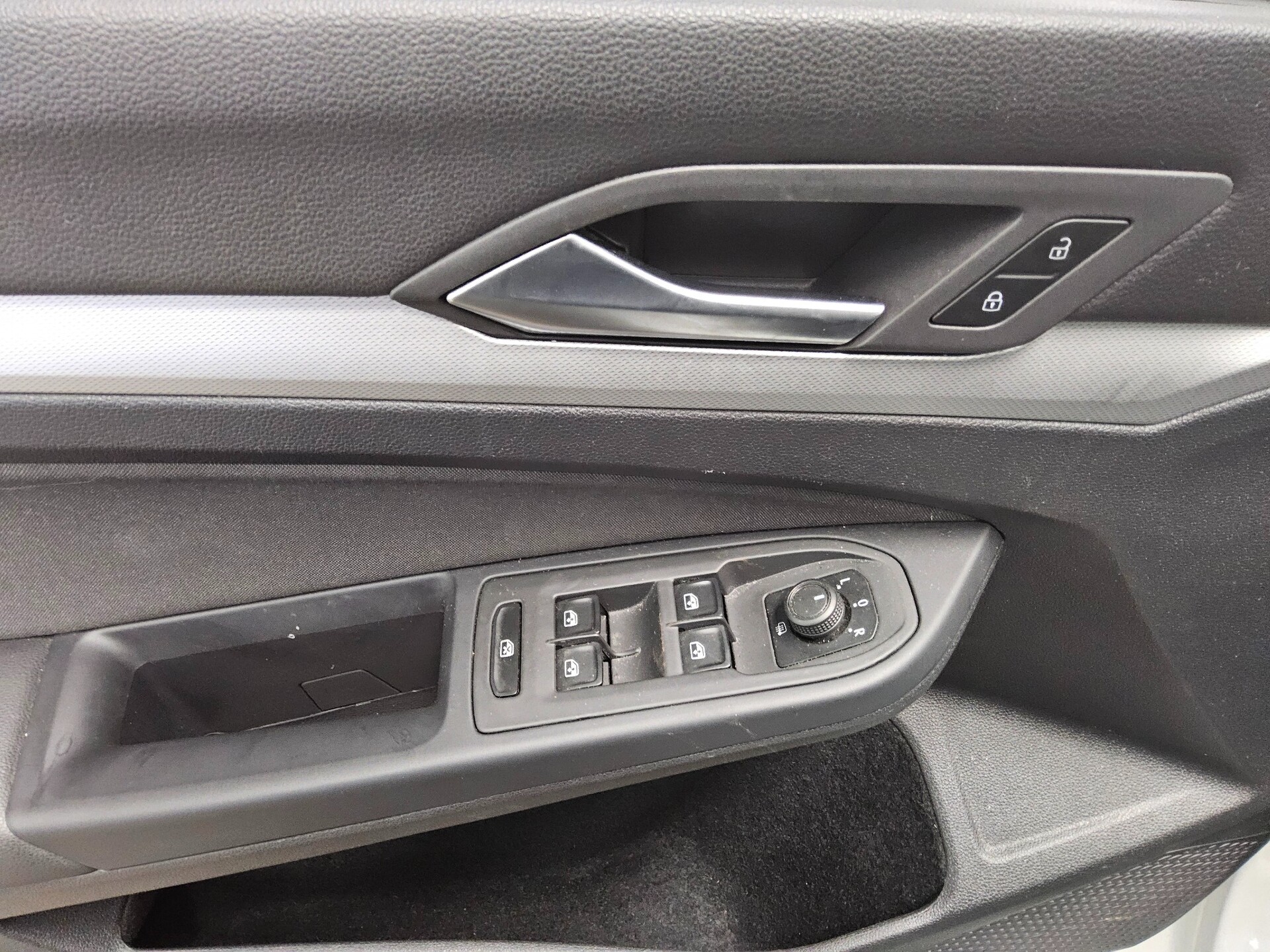 Volkswagen Golf-8 Var. 2.0 TDI LED DC PDC 10