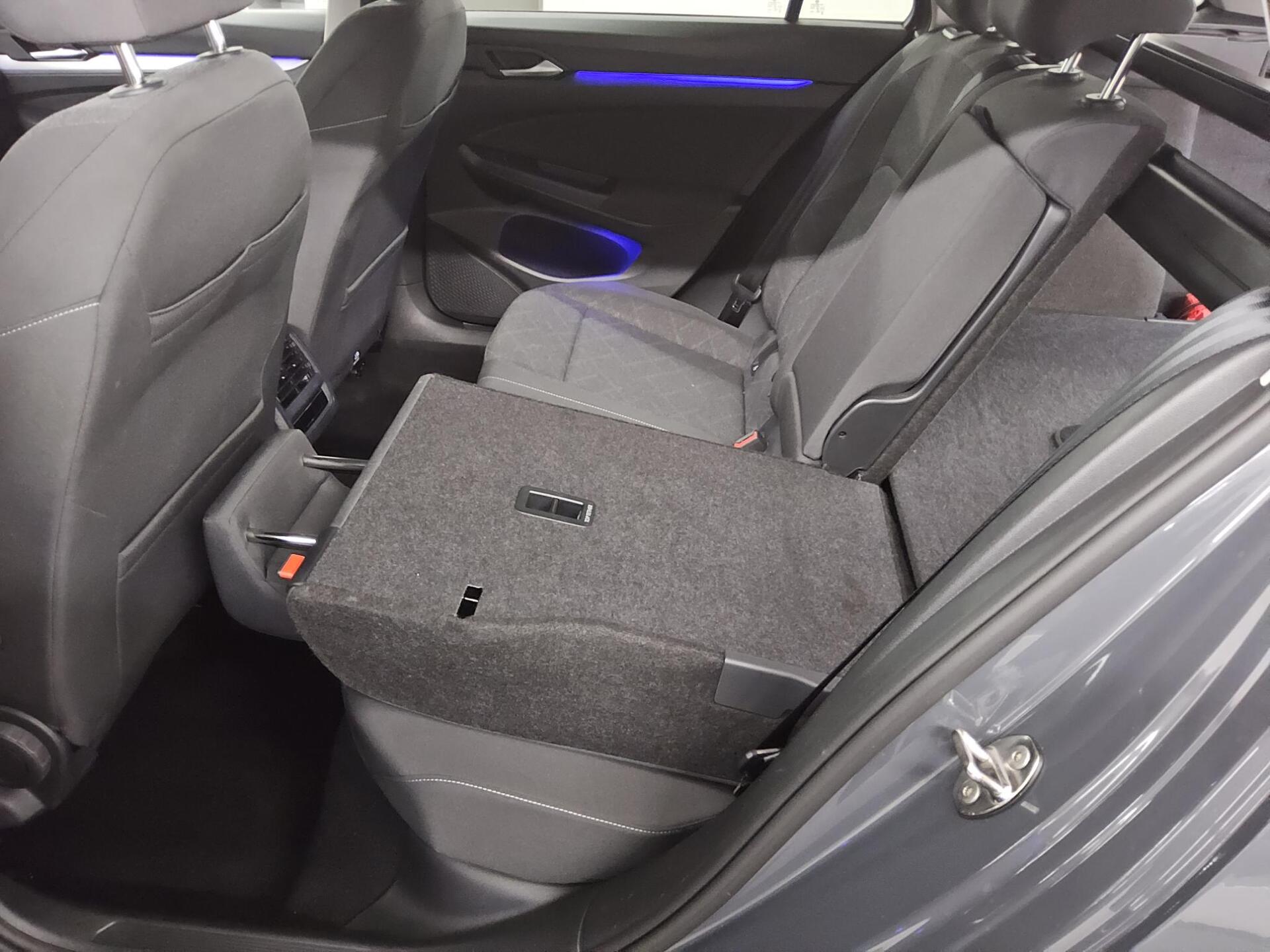 Volkswagen Golf-8 Var. 2.0 TDI Life Navi LED+ DC ACC 13