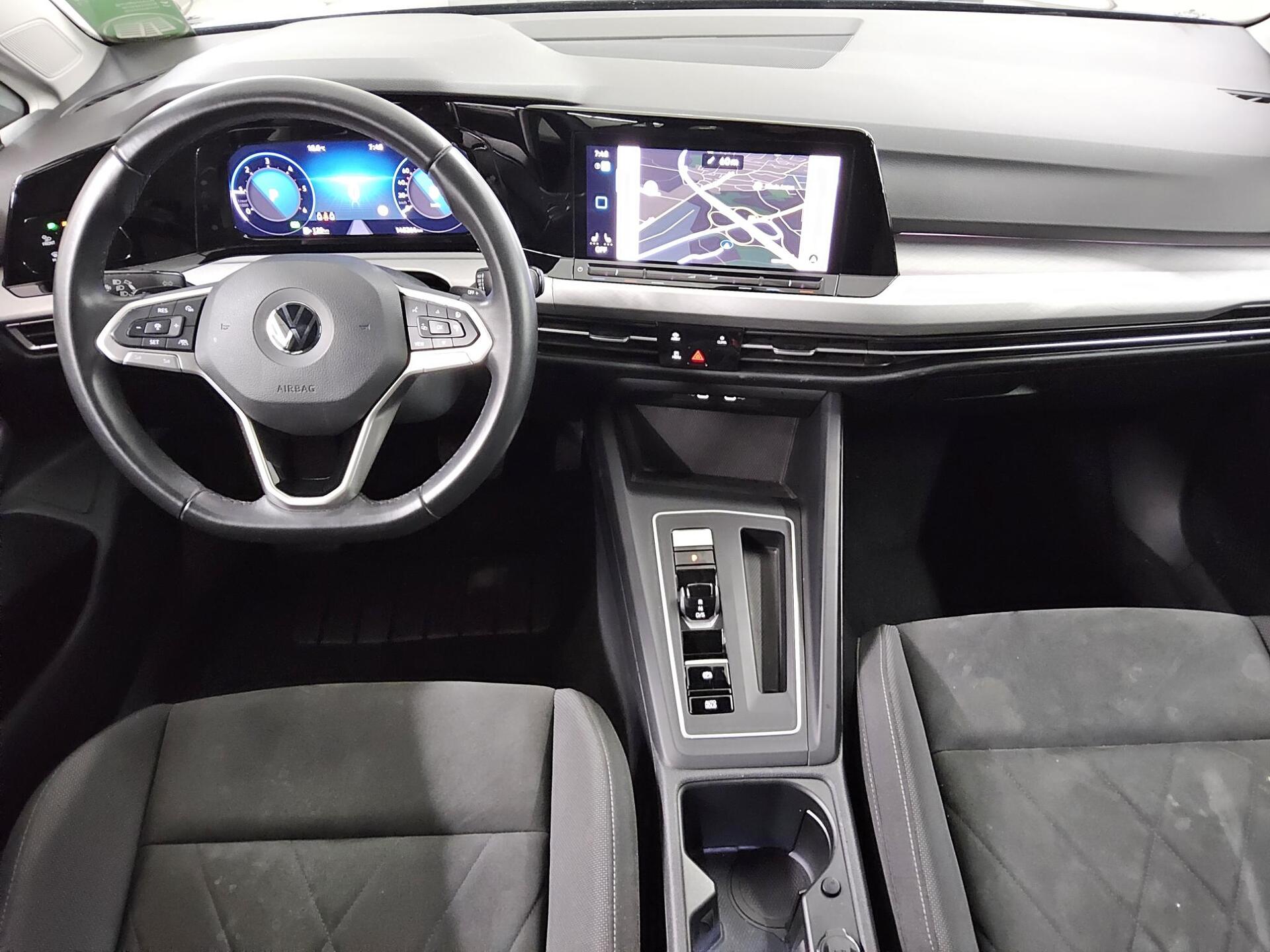 Volkswagen Golf-8 Var. 2.0 TDI Life Navi Matrix DC AHK ACC 5