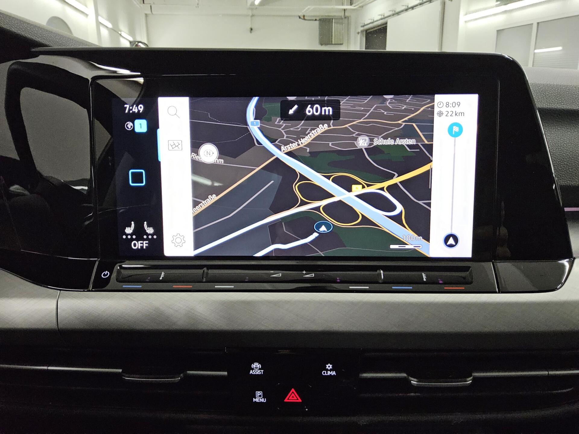 Volkswagen Golf-8 Var. 2.0 TDI Life Navi Matrix DC AHK ACC 7