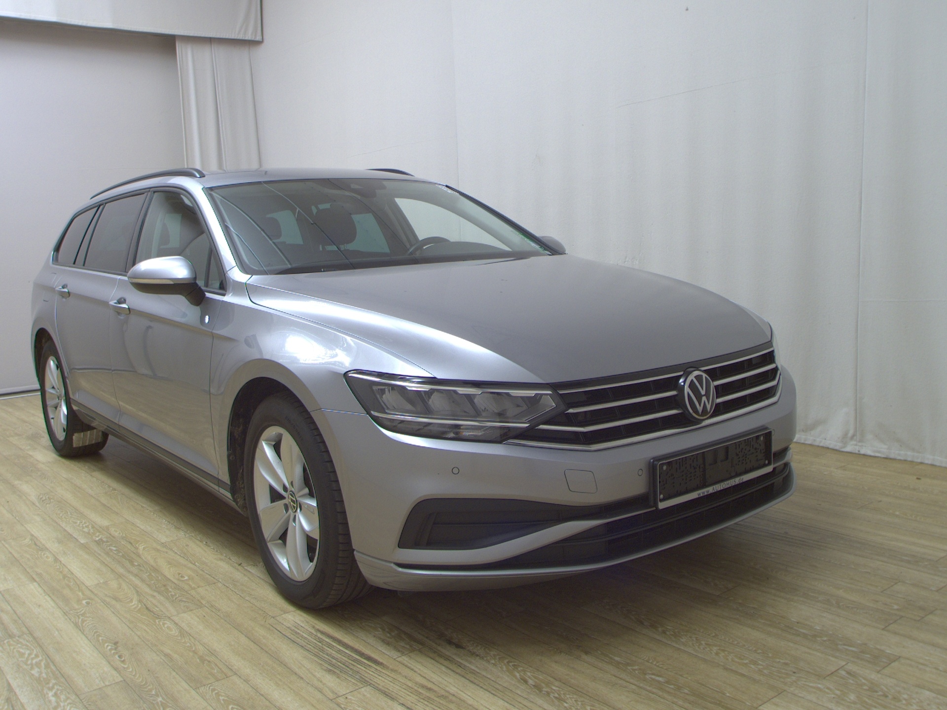 Volkswagen Passat Var. 2.0 TDI Navi LED RFK AHK ACC 3