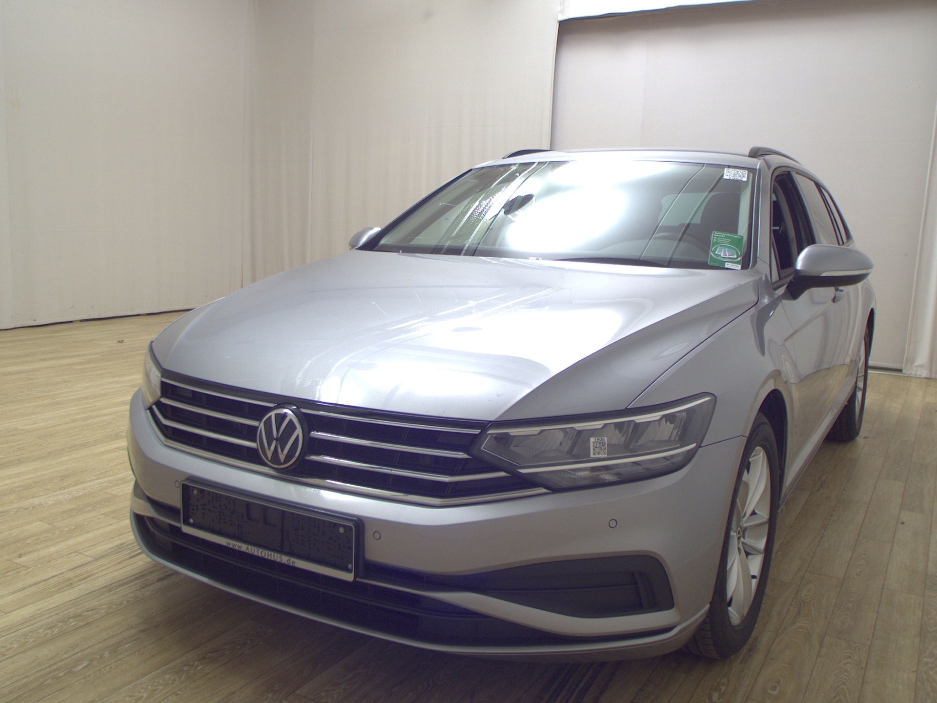 Volkswagen Passat Var. 2.0 TDI Navi LED RFK AHK ACC 2