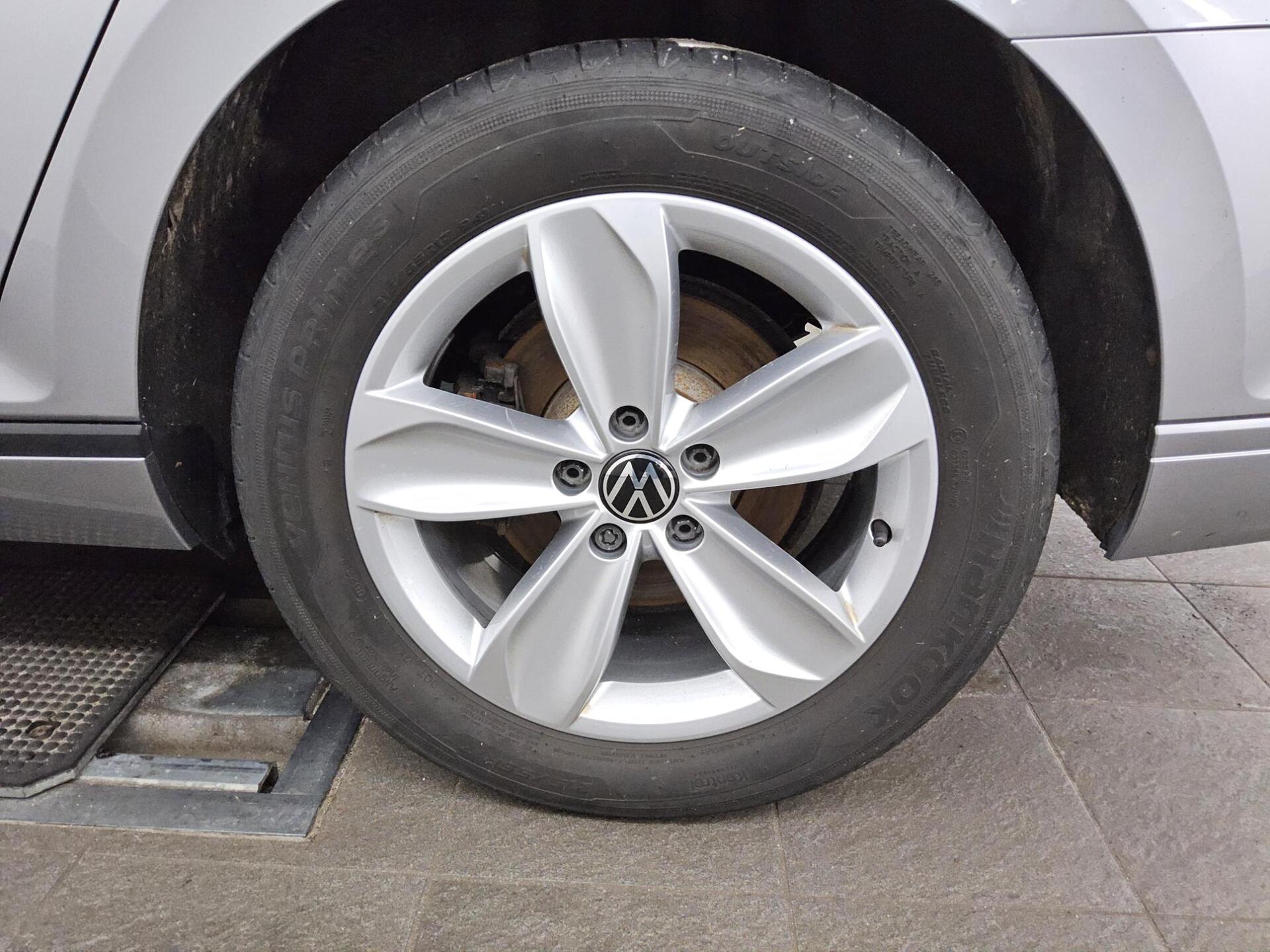 Volkswagen Passat Var. 2.0 TDI Navi LED RFK AHK ACC 10