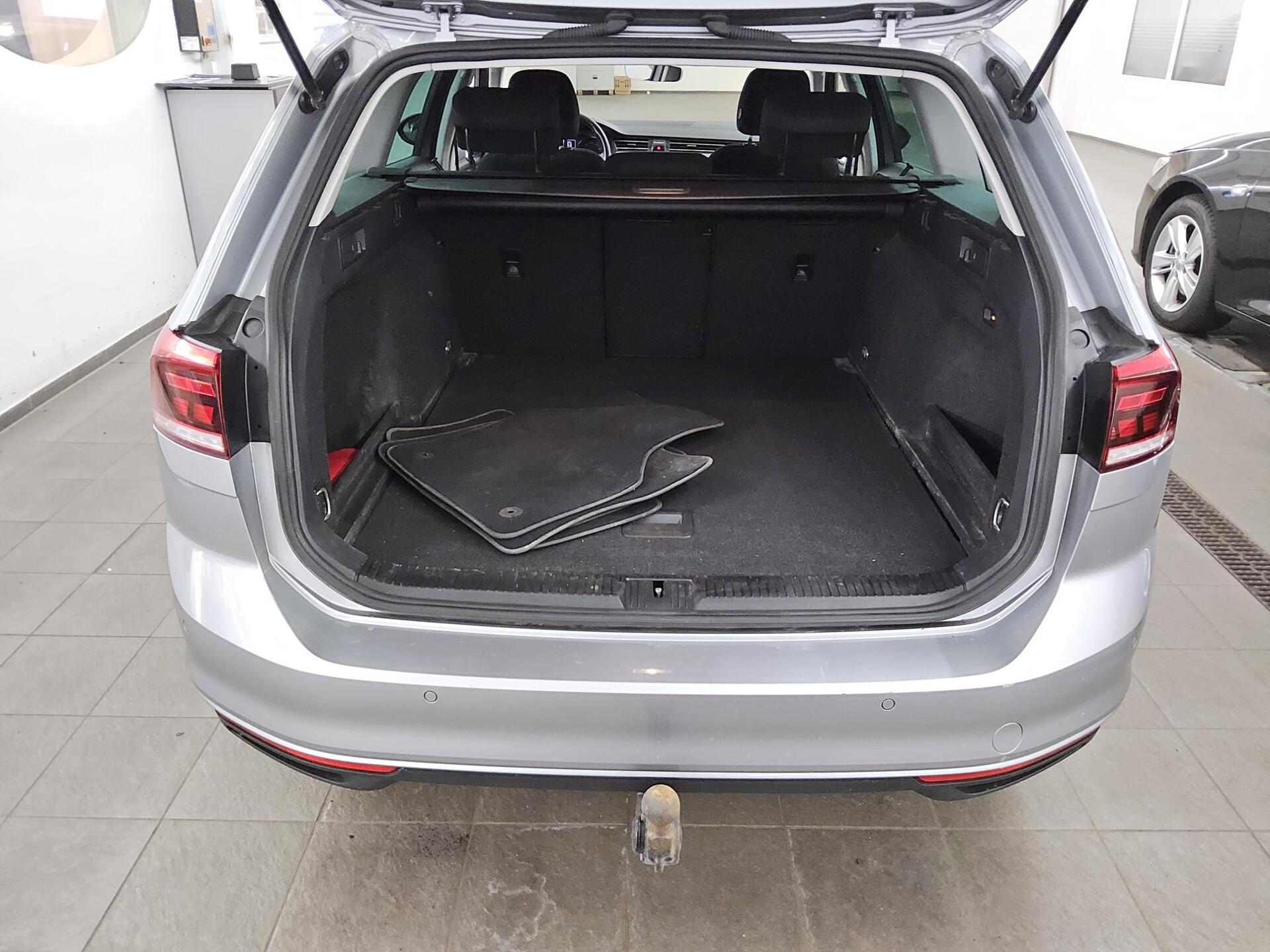 Volkswagen Passat Var. 2.0 TDI Navi LED RFK AHK ACC 11