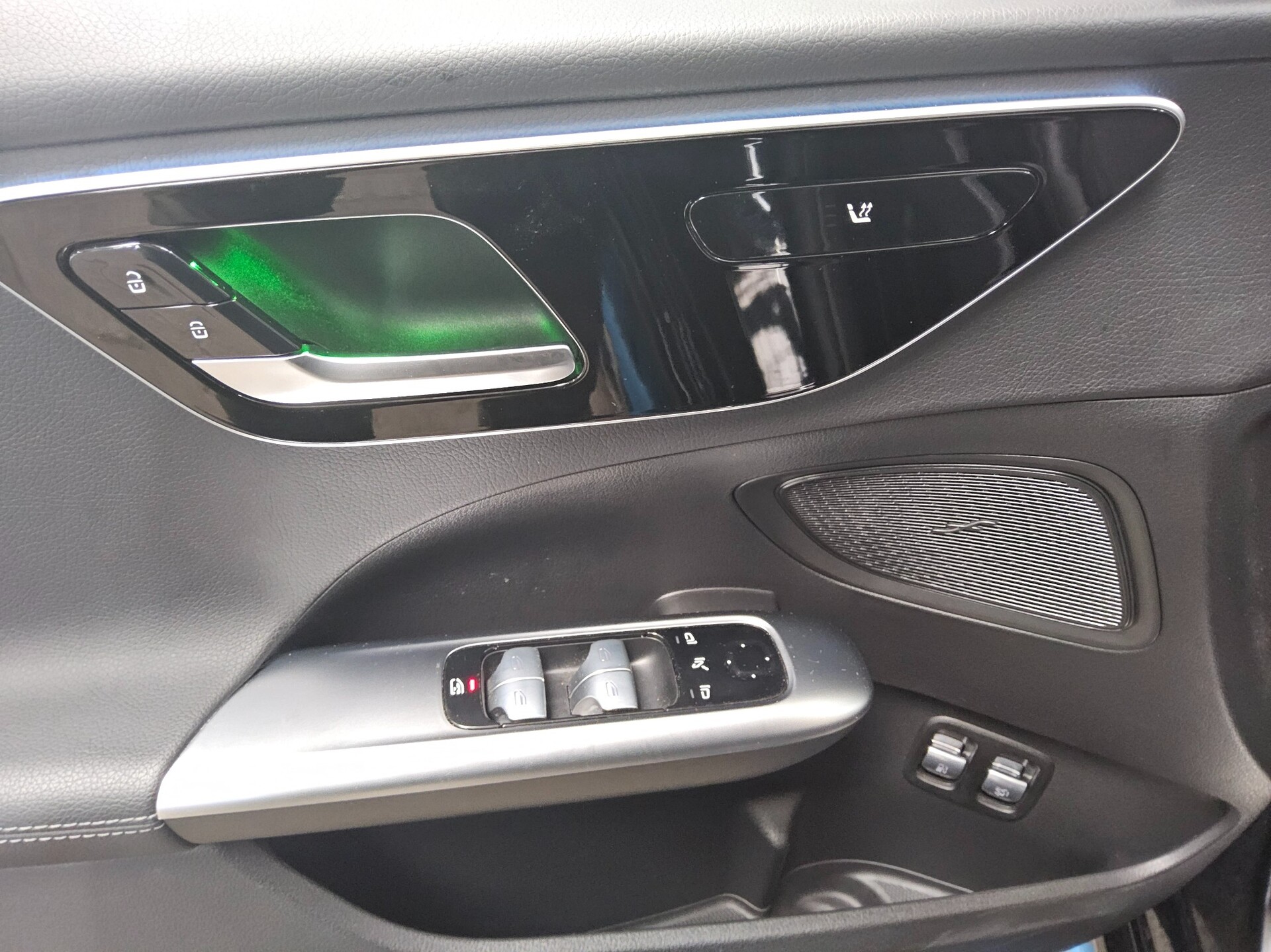 Mercedes-Benz C 300 T e Avantgarde Navi LED RfK AHK Distronic+ 10