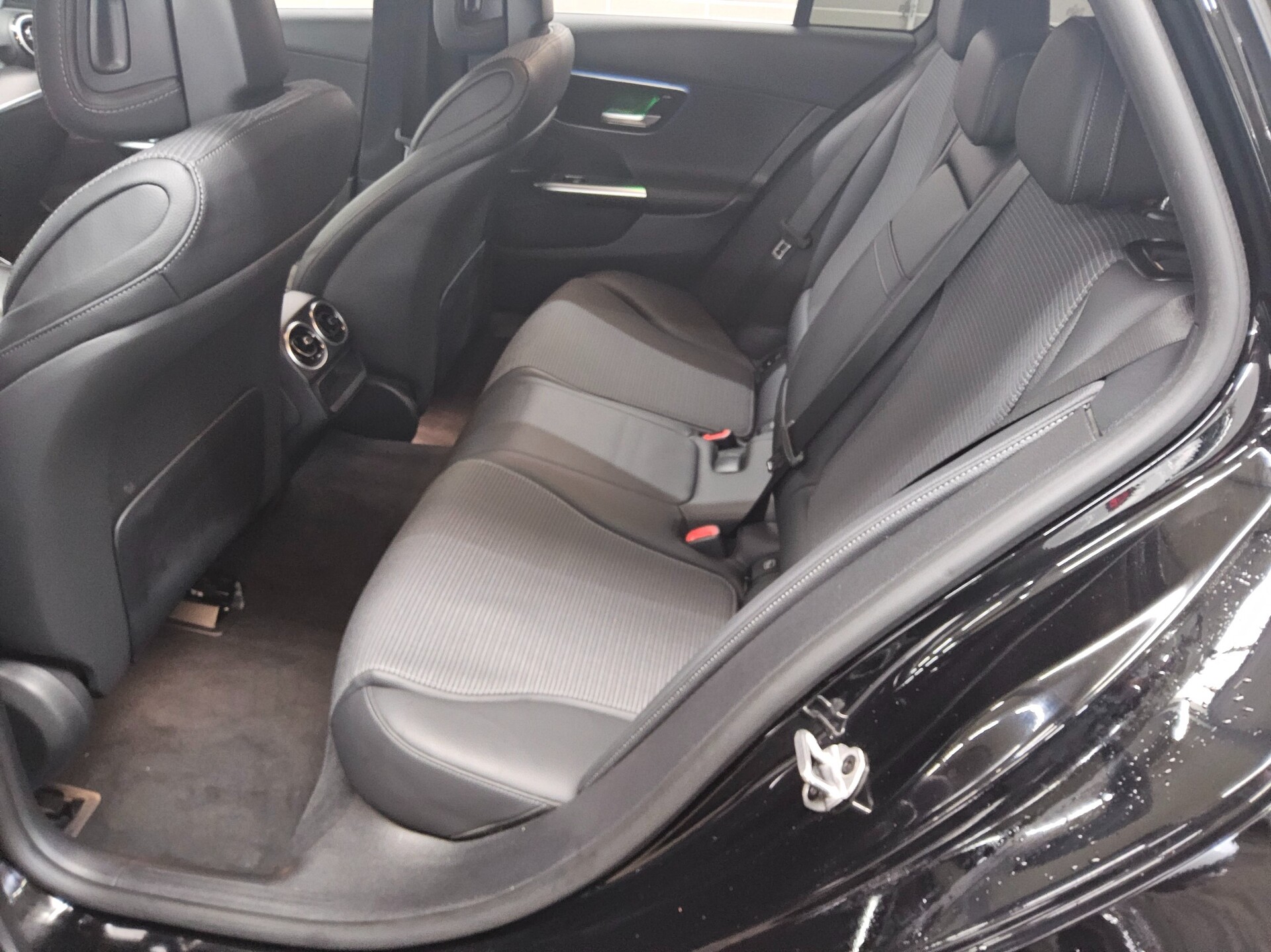 Mercedes-Benz C 300 T e Avantgarde Navi LED RfK AHK Distronic+ 13