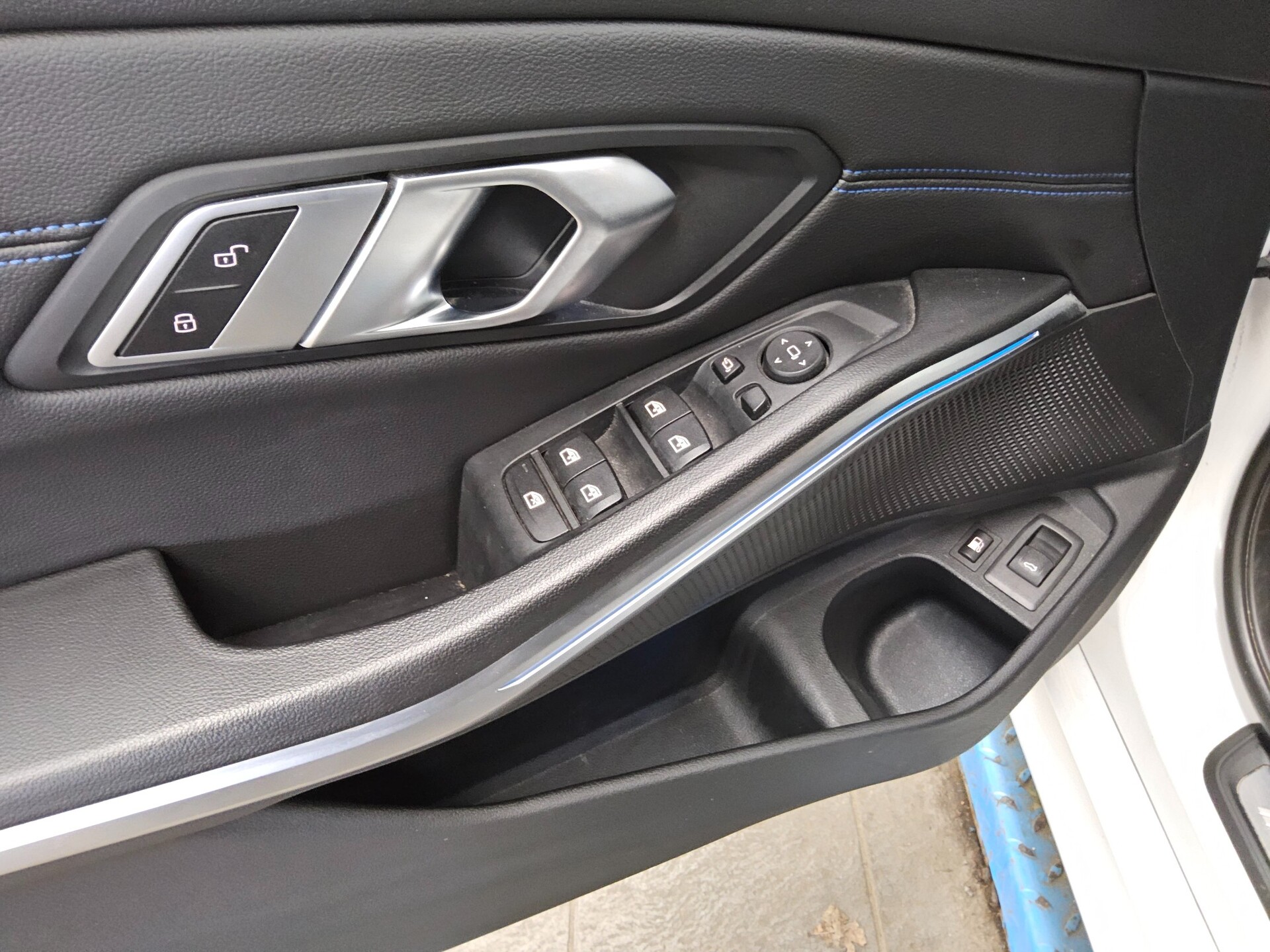 BMW 330e Touring M-Sport Navi LED+ LC-Pro HiFi AHK 10