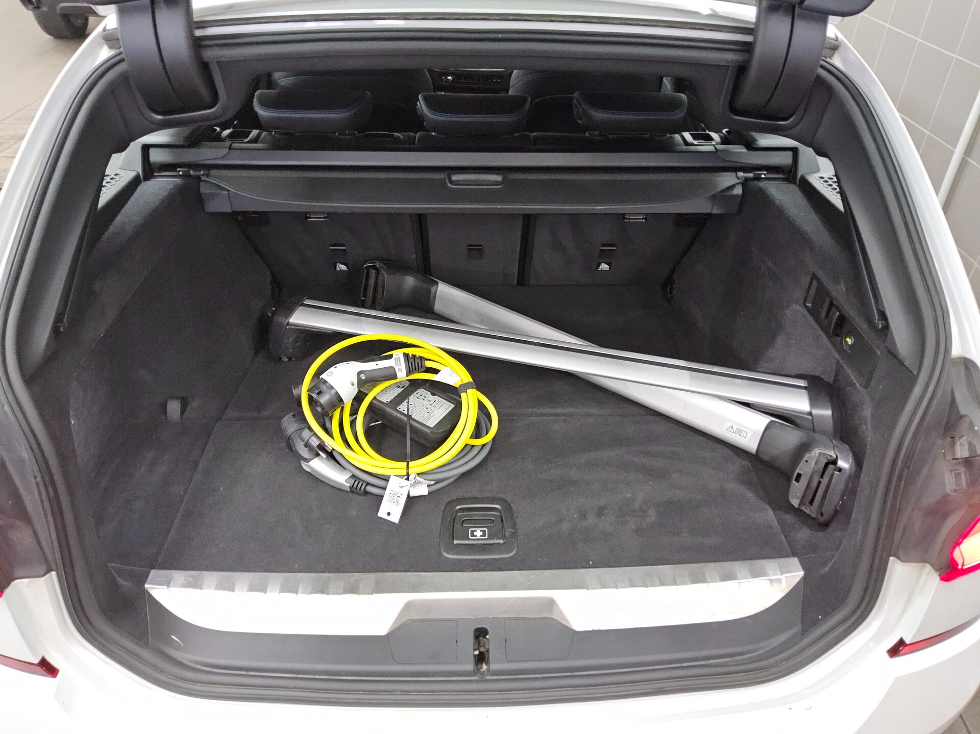 BMW 330e Touring M-Sport Navi LED+ LC-Pro HiFi AHK 13