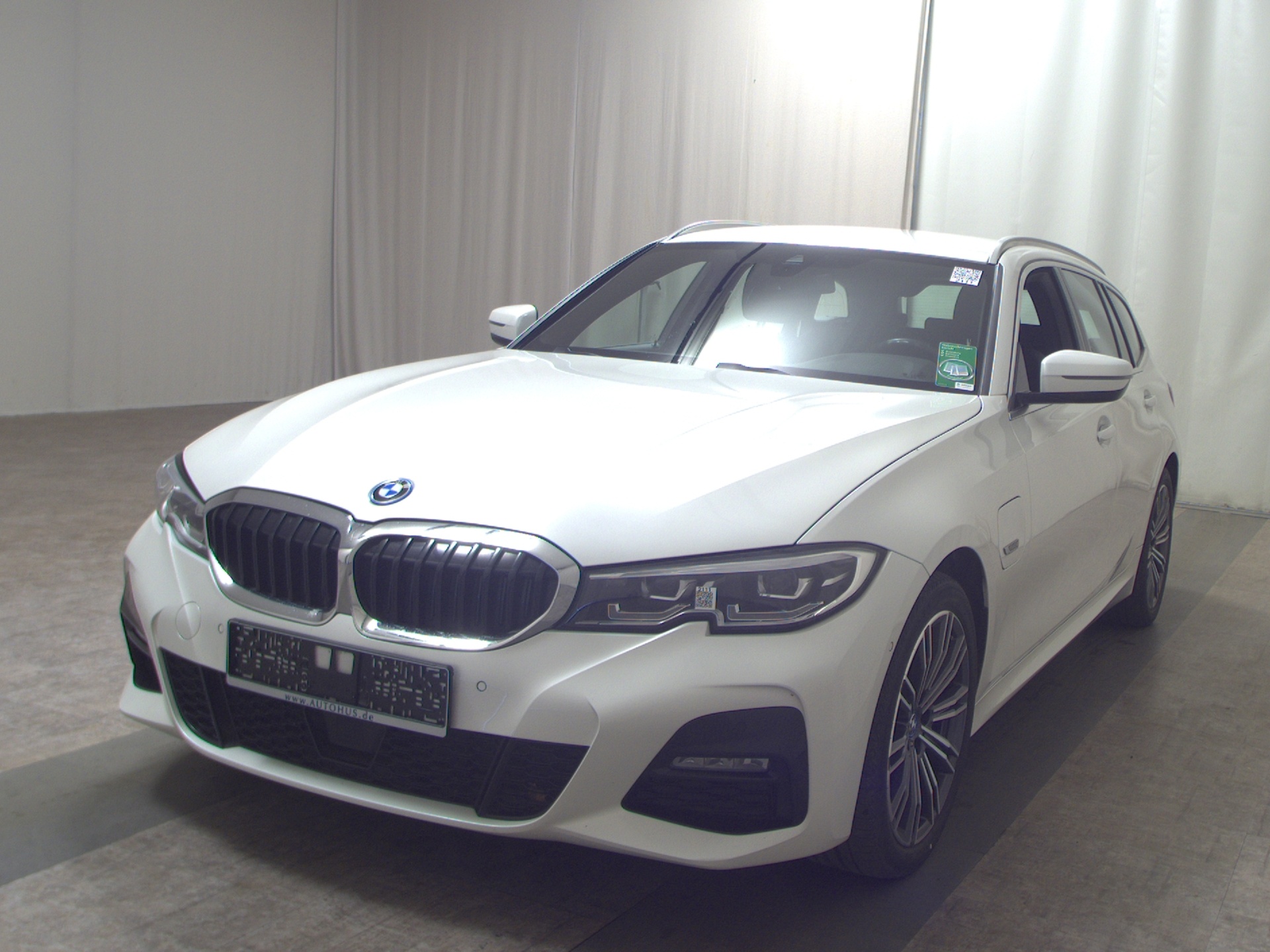 BMW 330e Touring M-Sport Navi LED+ LC-Pro HiFi AHK 2