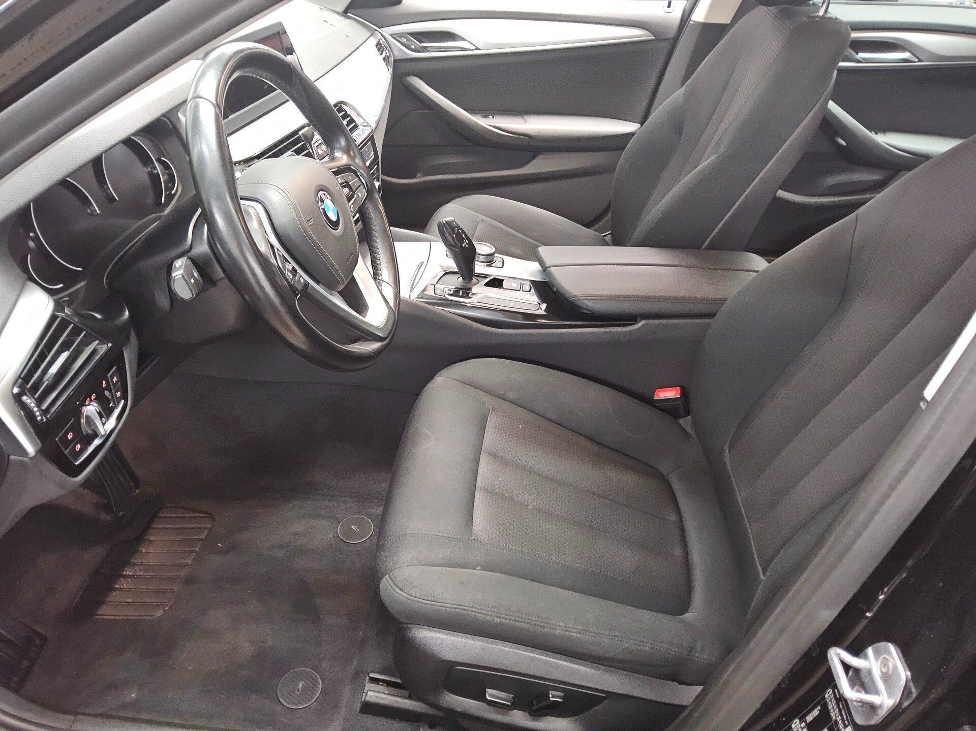 BMW 520dA Touring Navi LED PDC SHZ 8