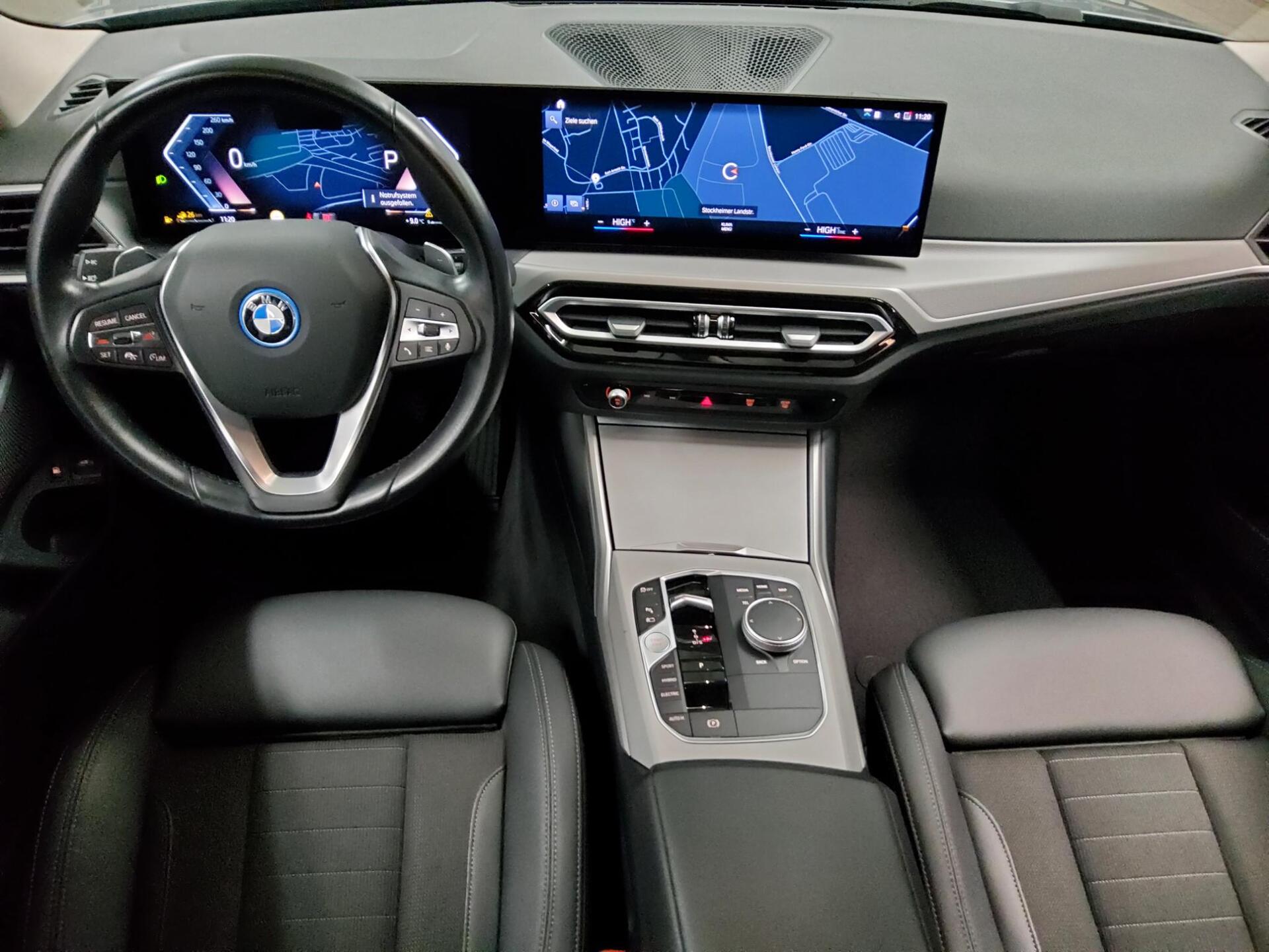 BMW 330e Touring LCI T-Leder Navi LC Pro Curved LED 5