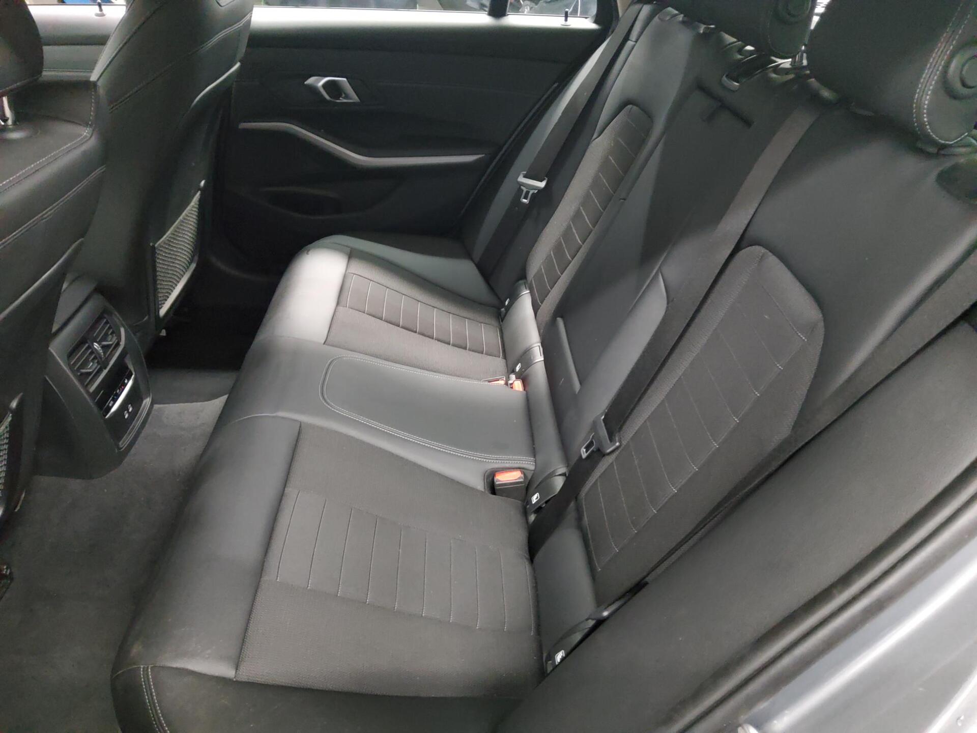 BMW 330e Touring LCI T-Leder Navi LC Pro Curved LED 13