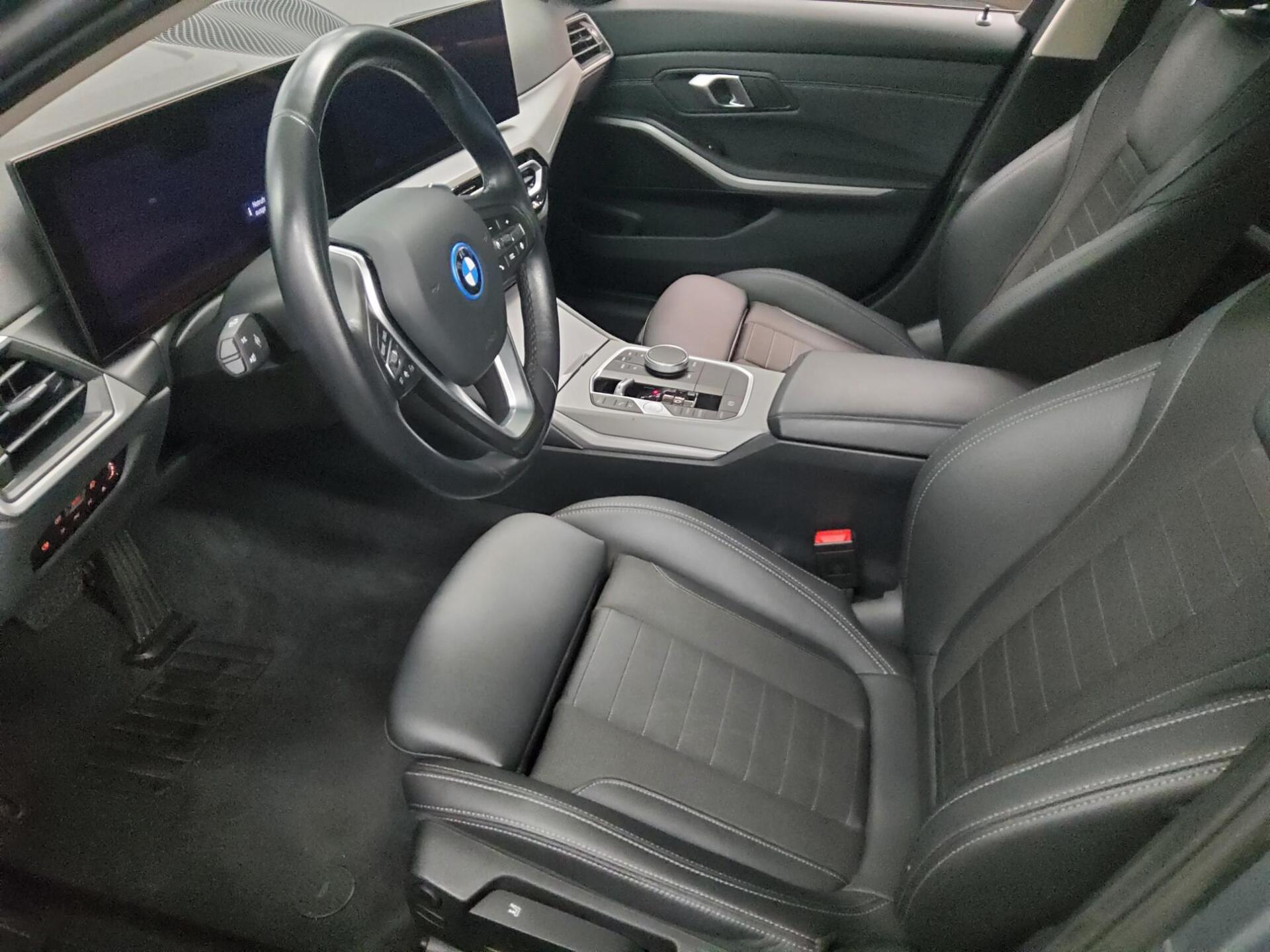 BMW 330e Touring LCI T-Leder Navi LC Pro Curved LED 9