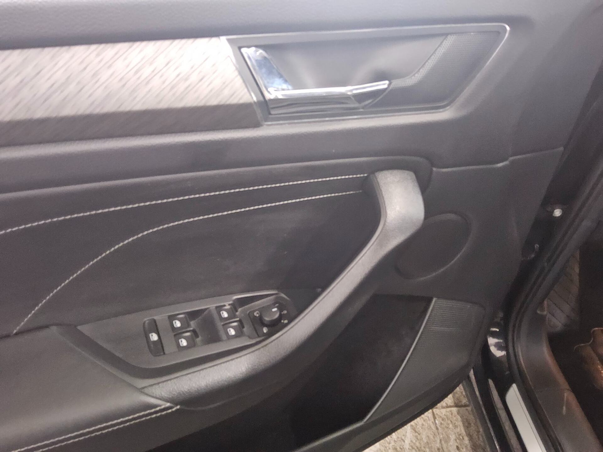 Skoda Kodiaq 2.0 TDI Style 7-Sitze T-Leder Navi vc LED 10