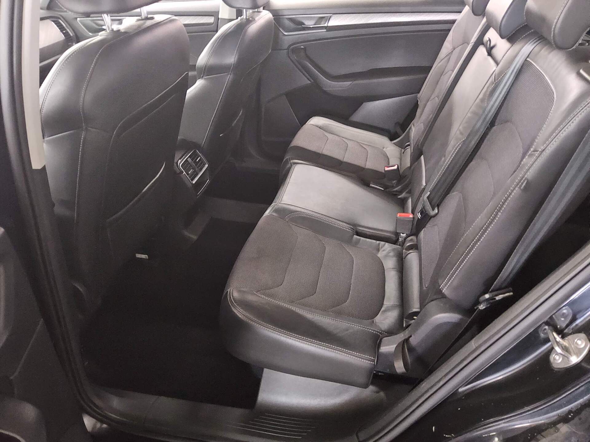 Skoda Kodiaq 2.0 TDI Style 7-Sitze T-Leder Navi vc LED 13