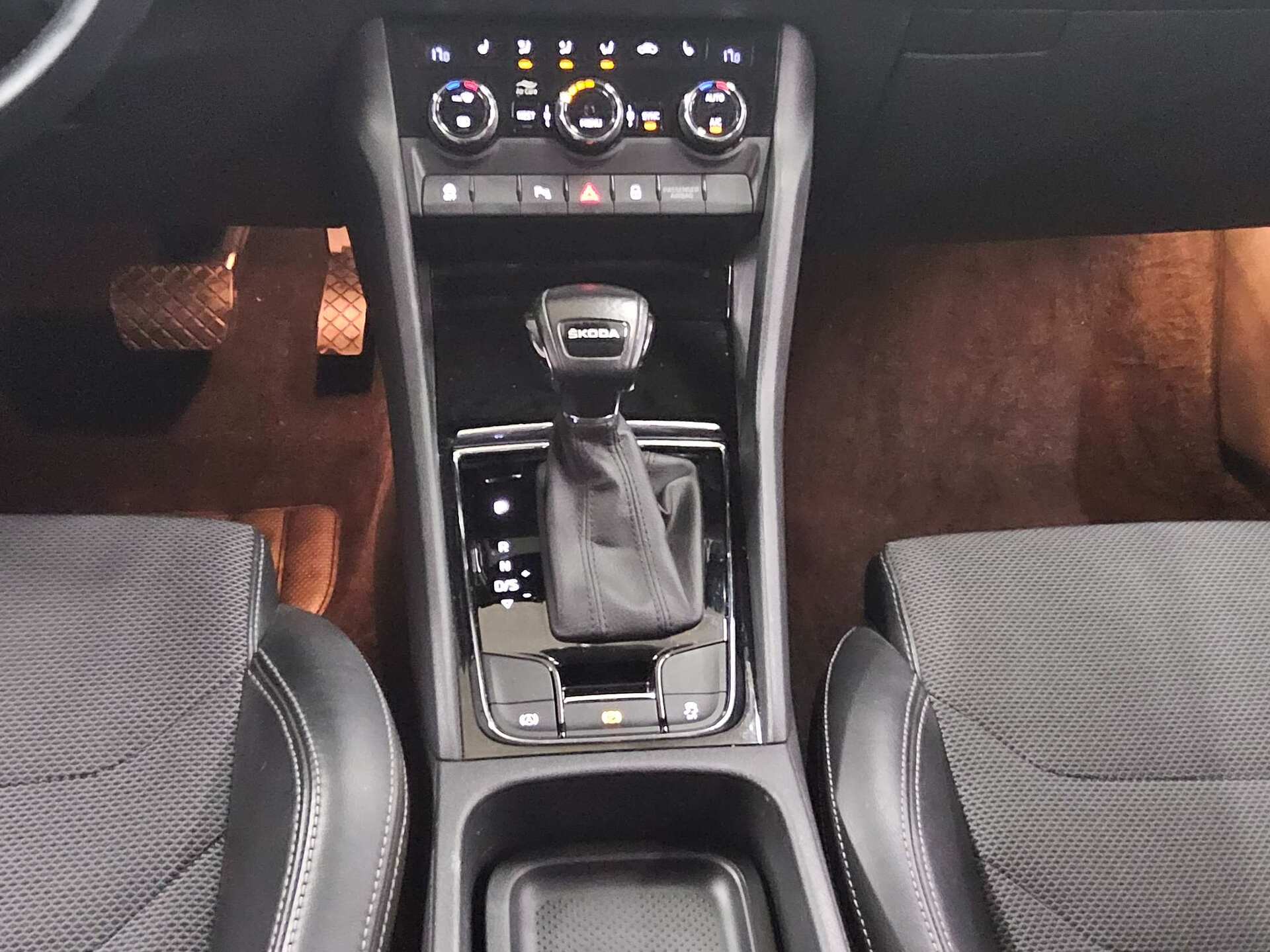 Skoda Kodiaq 2.0 TDI Style 7-Sitze T-Leder Navi vc LED 6