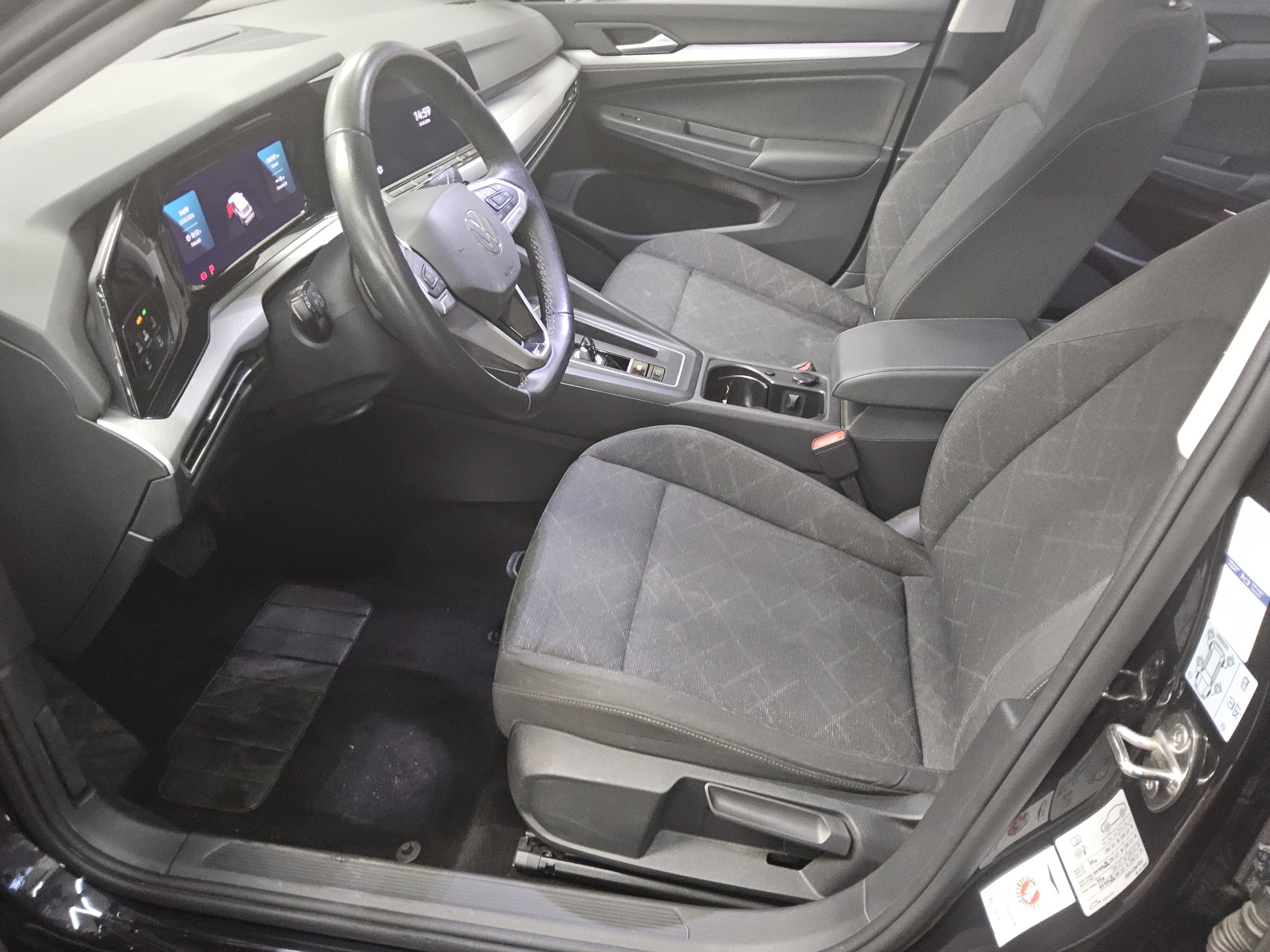 Volkswagen Golf-8 Var. 2.0 TDI Life Navi DC LED+ ACC Shz 9