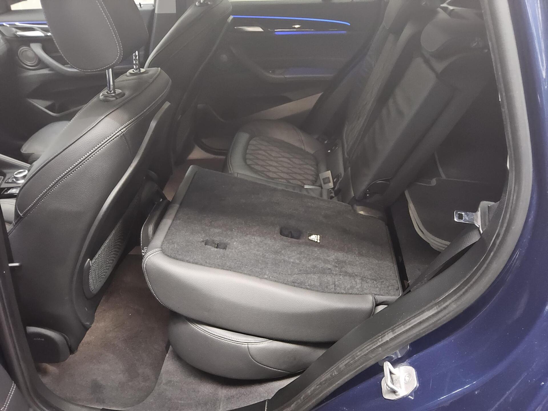 BMW X1 sDrive20i X-Line Navi LED T-Leder RFK Memory 12