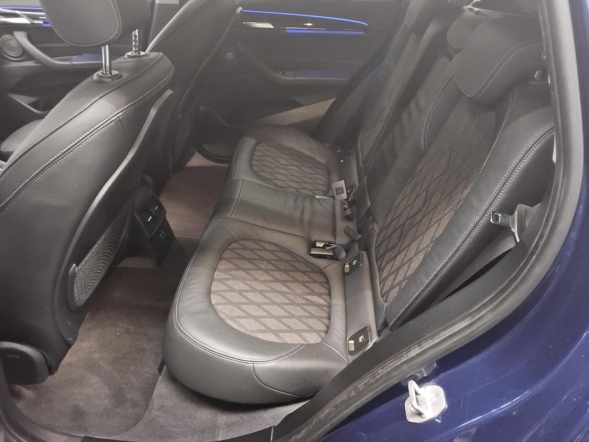 BMW X1 sDrive20i X-Line Navi LED T-Leder RFK Memory 13