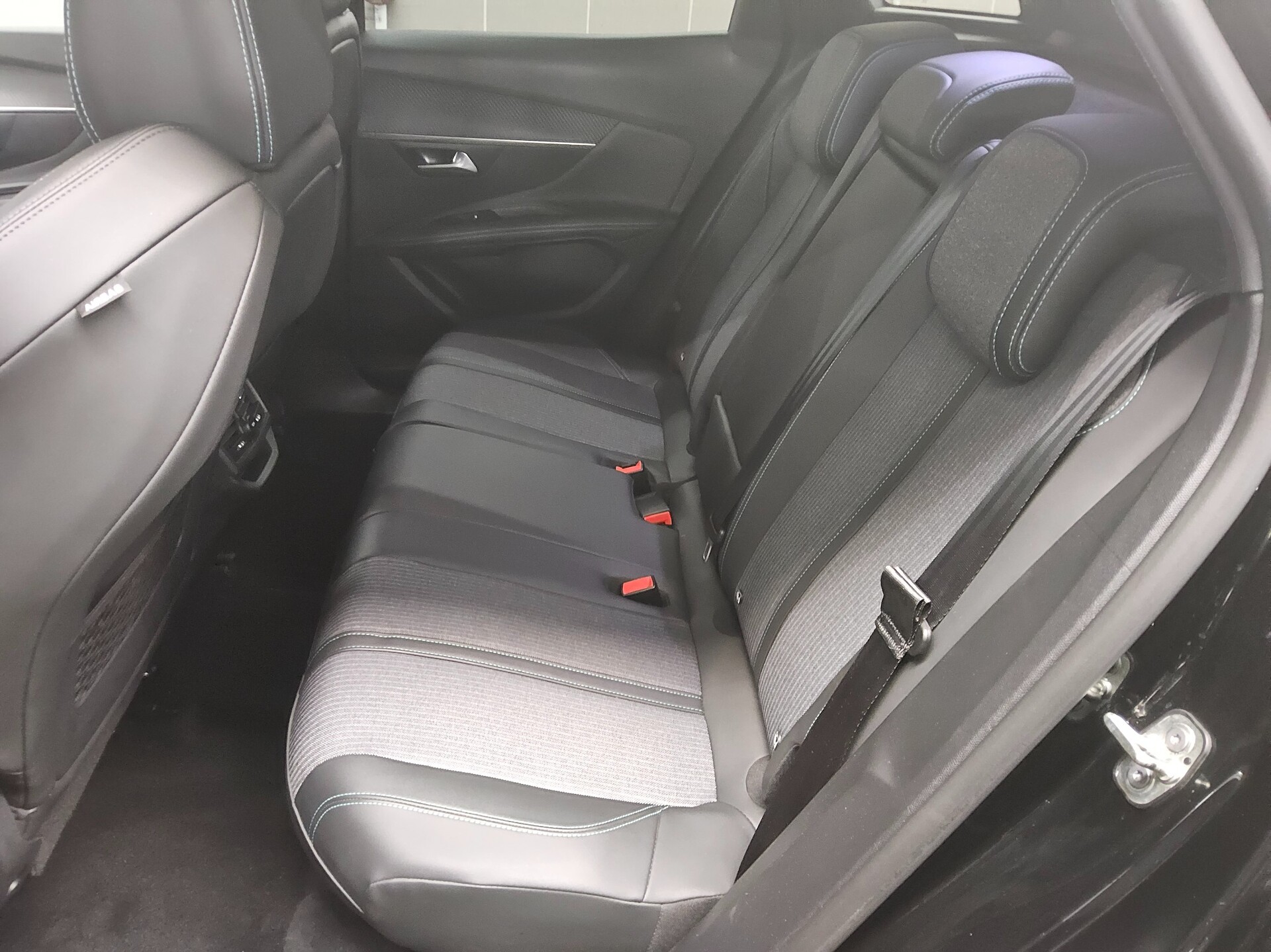 Peugeot 3008 1.5 BlueHDI Allure T-Leder Navi LED RFK 13