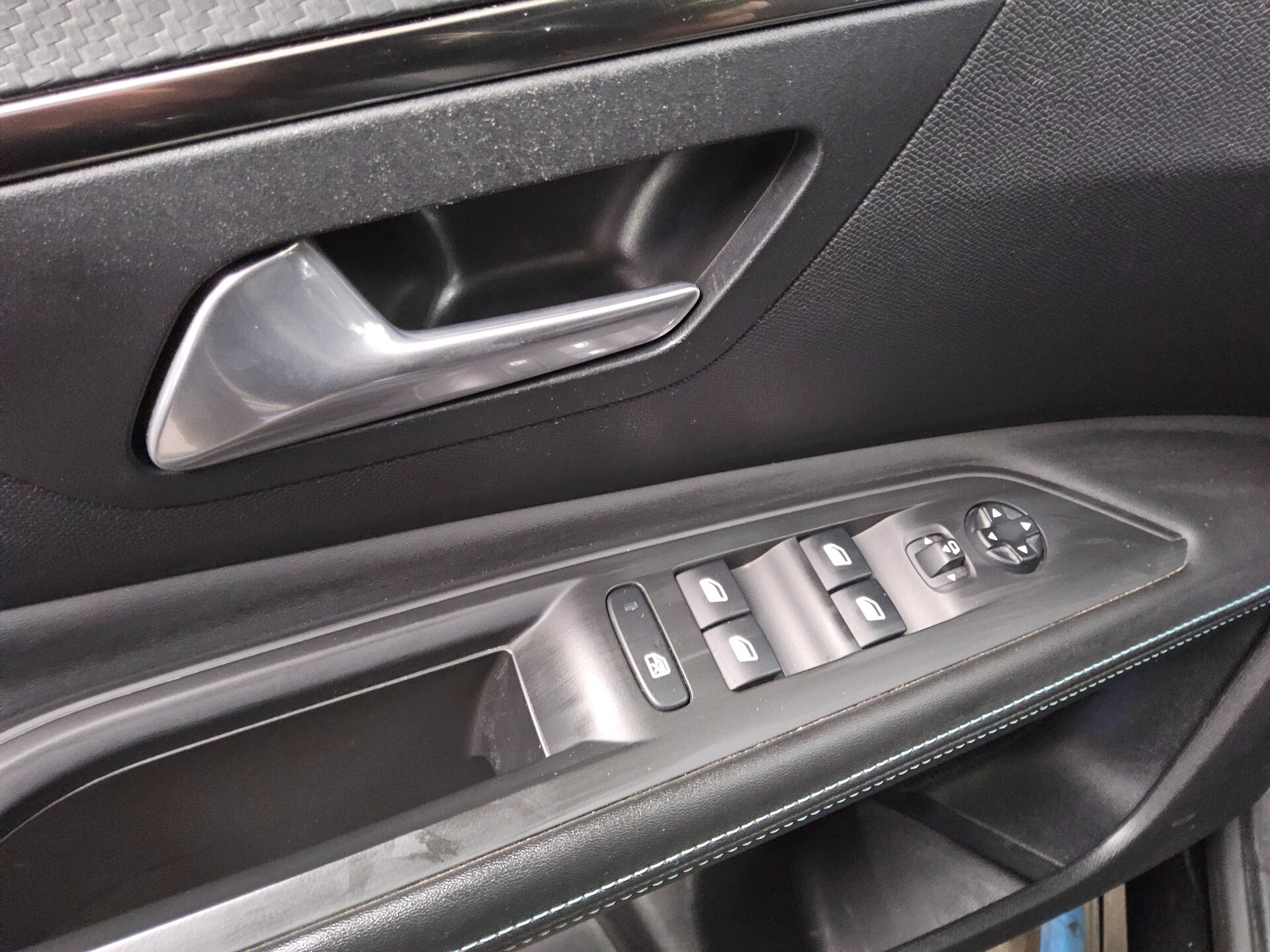 Peugeot 3008 1.5 BlueHDI Allure T-Leder Navi LED RFK 9