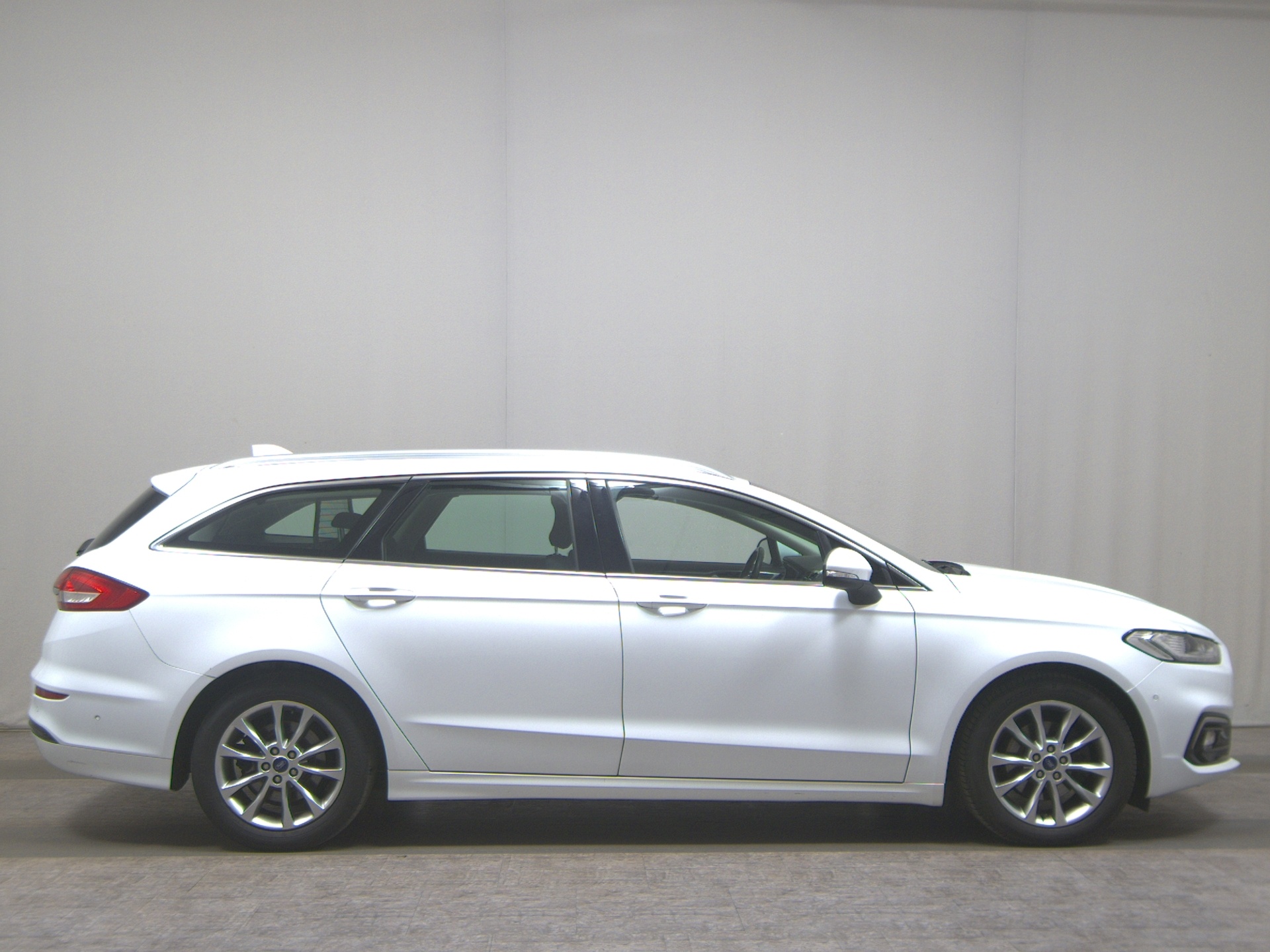 Ford Mondeo Turnier 2.0 EB Titanium Navi LED 4xSHZ