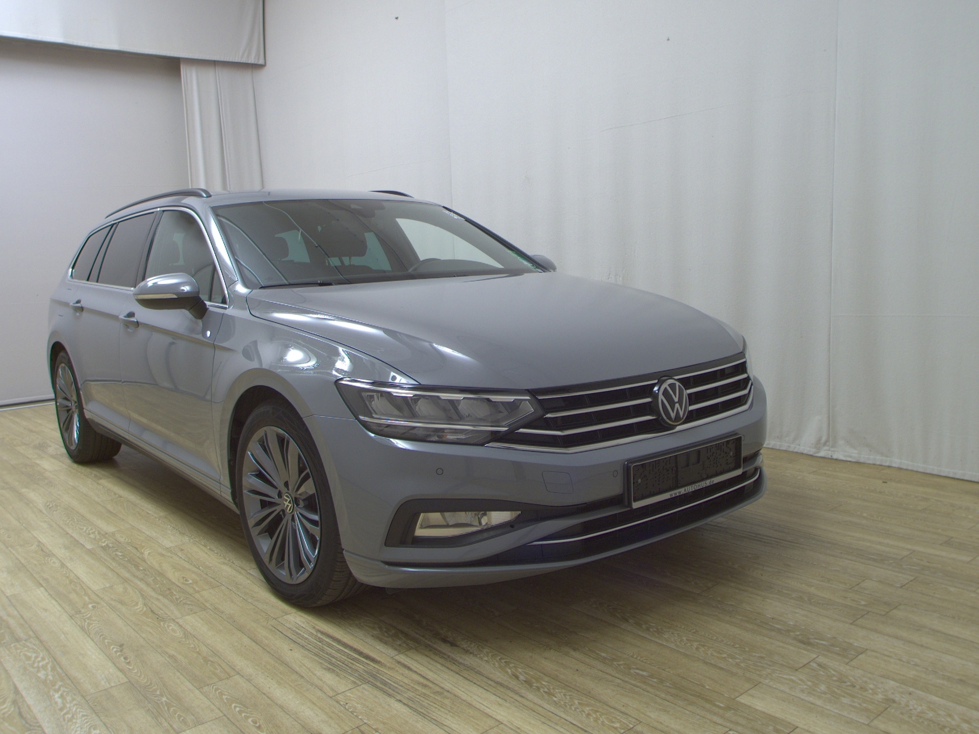 Volkswagen Passat Var. 2.0 TDI Business Navi LED ACC RfK DC 3