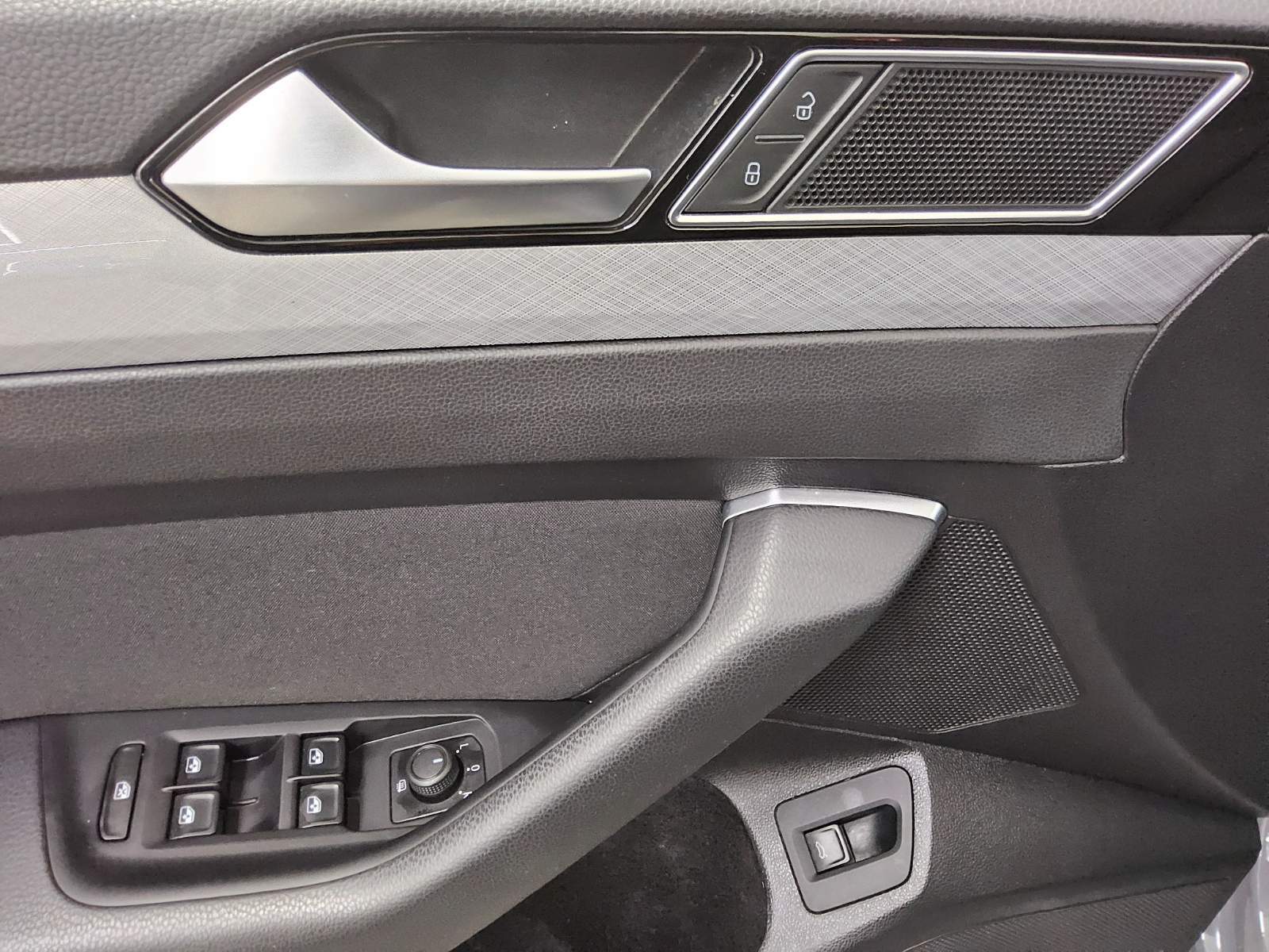 Volkswagen Passat Var. 2.0 TDI Business Navi LED ACC RfK DC 10