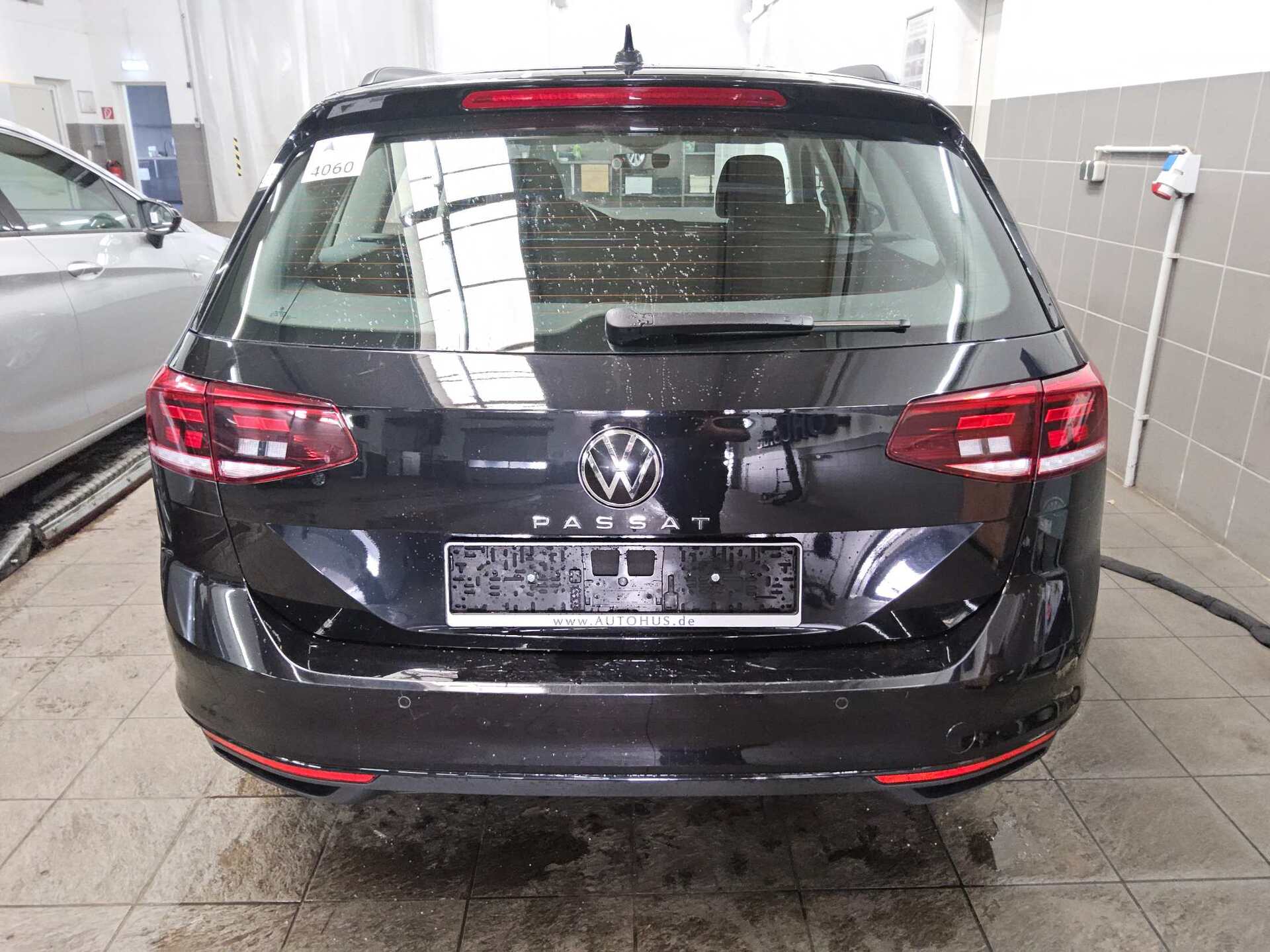 Volkswagen Passat Var. 2.0 TDI Navi LED AHK RFK ACC 10