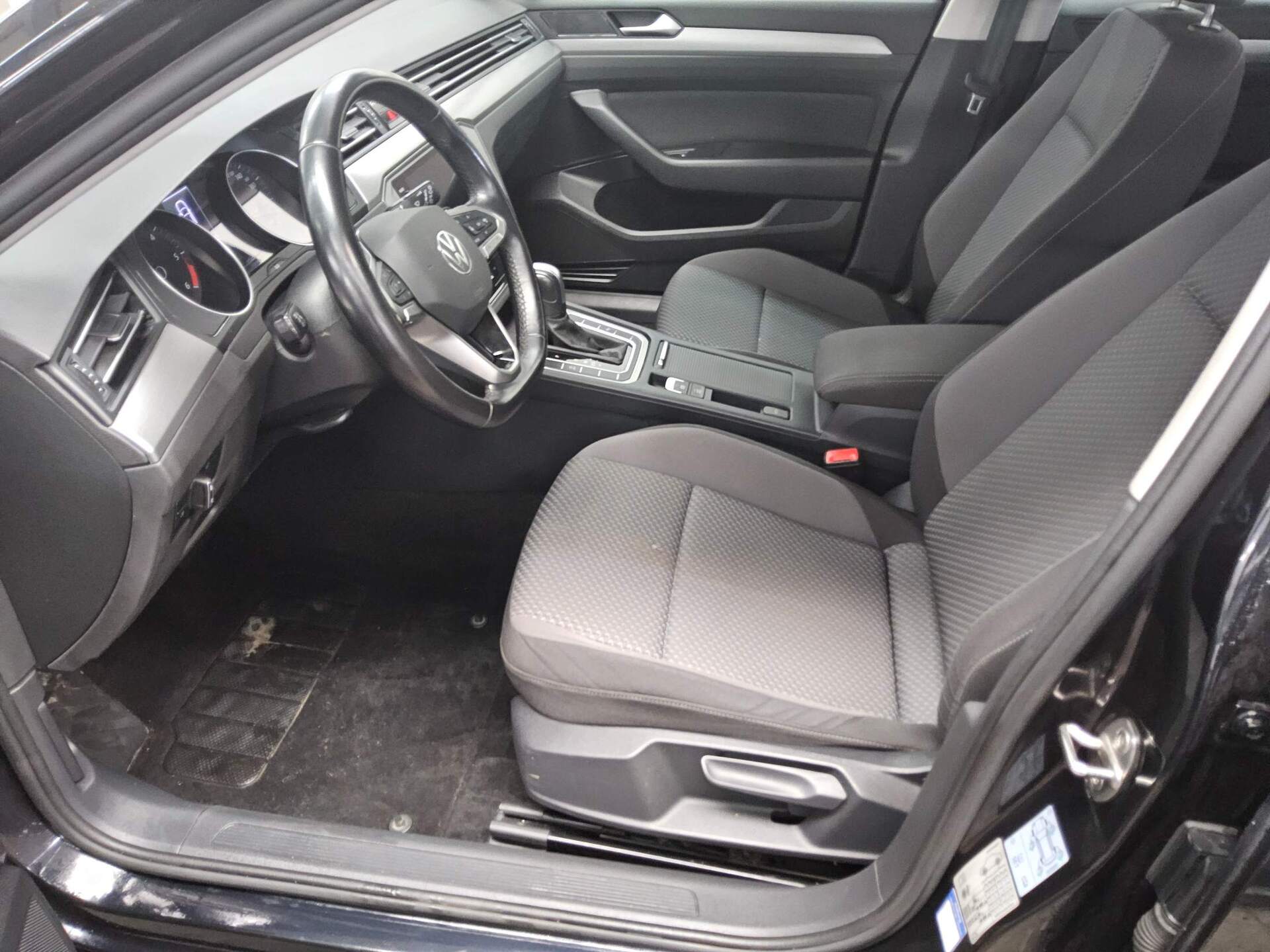 Volkswagen Passat Var. 2.0 TDI Navi LED AHK RFK ACC 8