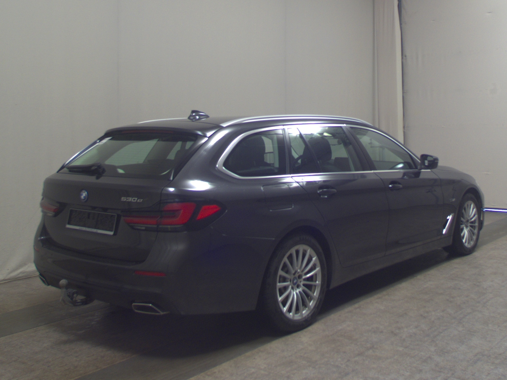 BMW 530e Touring e Leder Navi LED LC-Prof RFK AHK 4