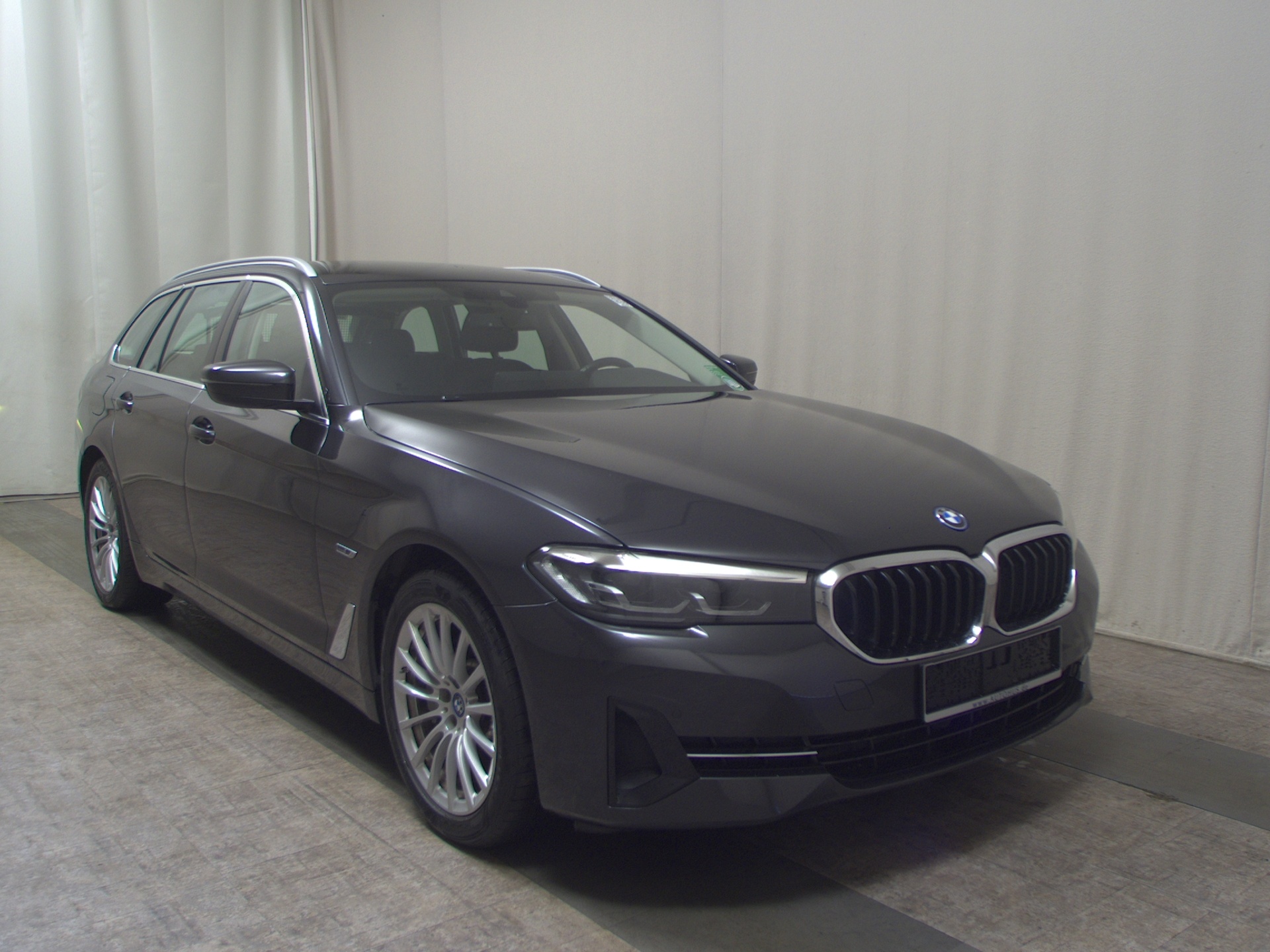 BMW 530e Touring e Leder Navi LED LC-Prof RFK AHK 3